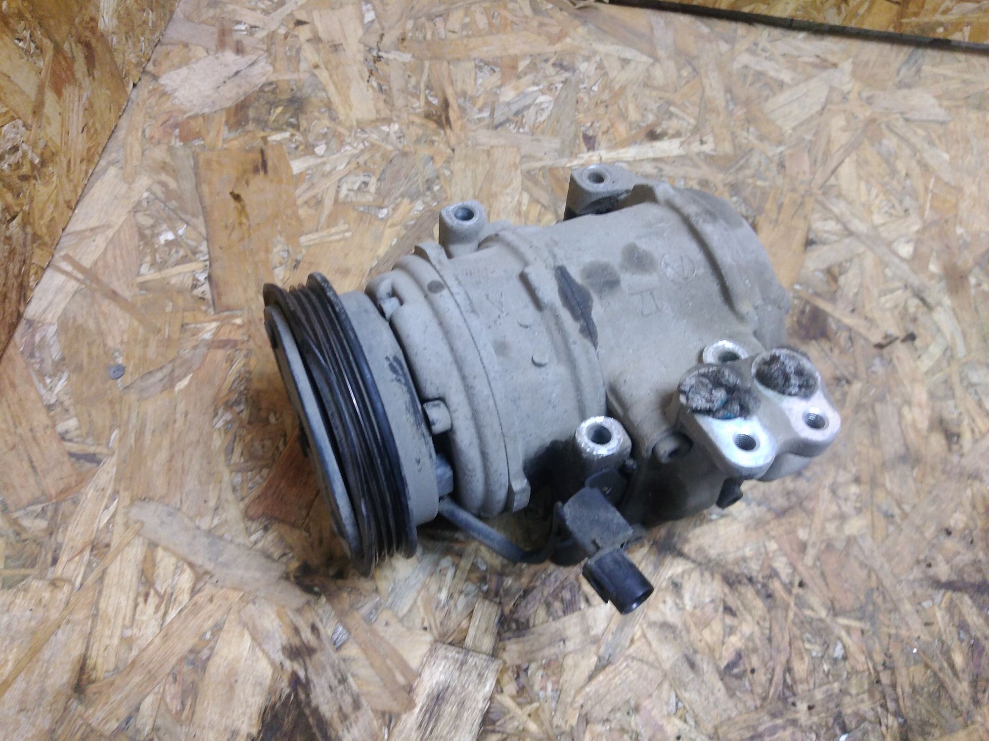 https://ycs.partsauto.market/partsauto-images/thmbs/userImages/86639159375c37f71cfc850516777b62/part/ce645961-9e33-4597-b1c7-2c699f15b971_1734548208299.jpg