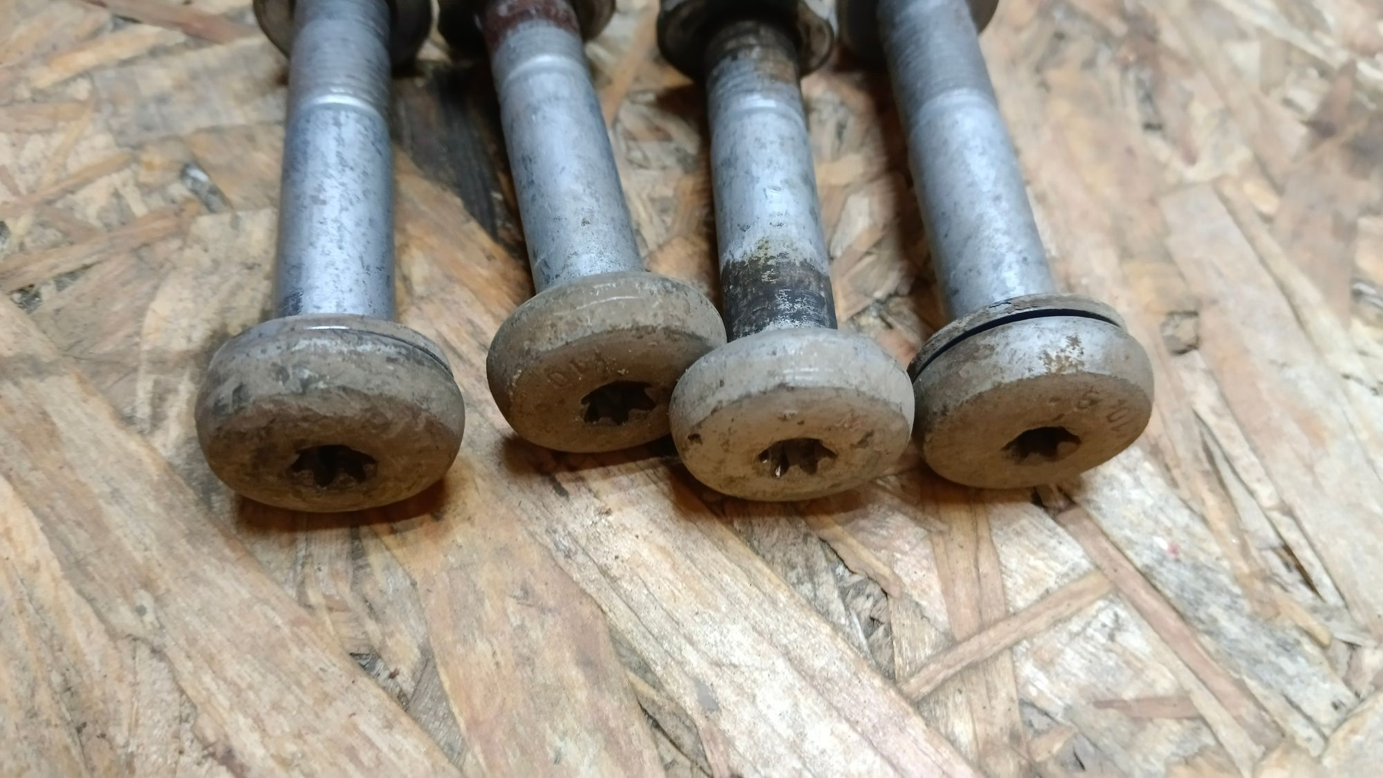 https://ycs.partsauto.market/partsauto-images/thmbs/userImages/86639159375c37f71cfc850516777b62/part/d05f627e-044d-4cbe-951d-7b35fc3b6a26_1737099154132.jpg