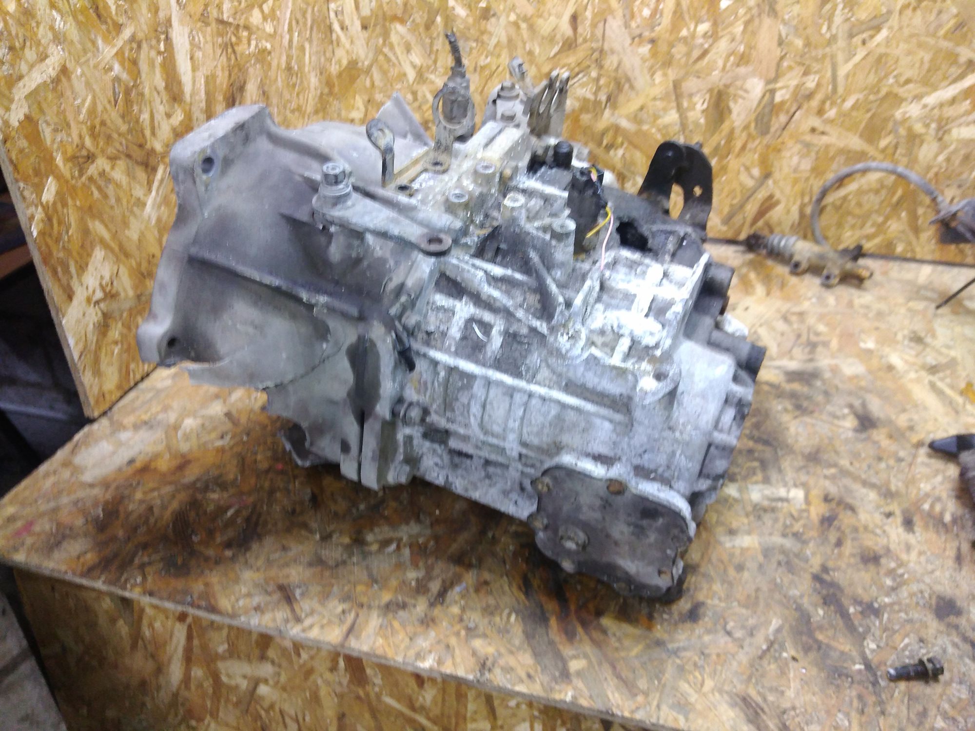 https://ycs.partsauto.market/partsauto-images/thmbs/userImages/86639159375c37f71cfc850516777b62/part/d6fb3660-5837-418f-b287-ef2e72636de0_1734851304225.jpg