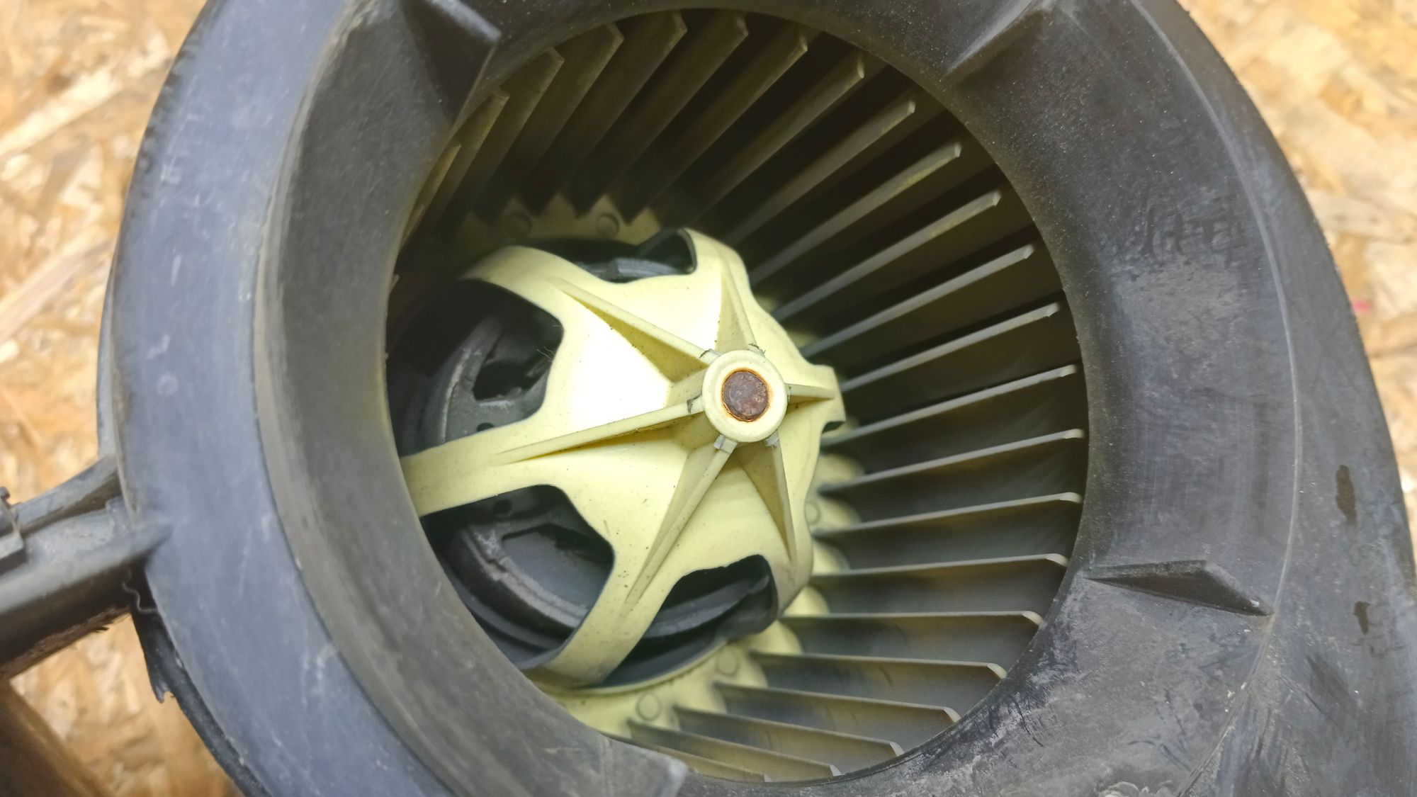 https://ycs.partsauto.market/partsauto-images/thmbs/userImages/86639159375c37f71cfc850516777b62/part/e1d374b1-17d2-48f9-aee7-9a8b868e0281_1730985343774.jpg