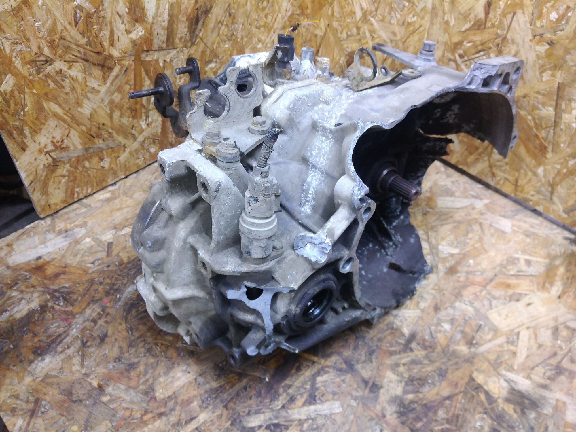https://ycs.partsauto.market/partsauto-images/thmbs/userImages/86639159375c37f71cfc850516777b62/part/ec852731-723d-4379-9f2c-f76705d547c2_1734851307234.jpg