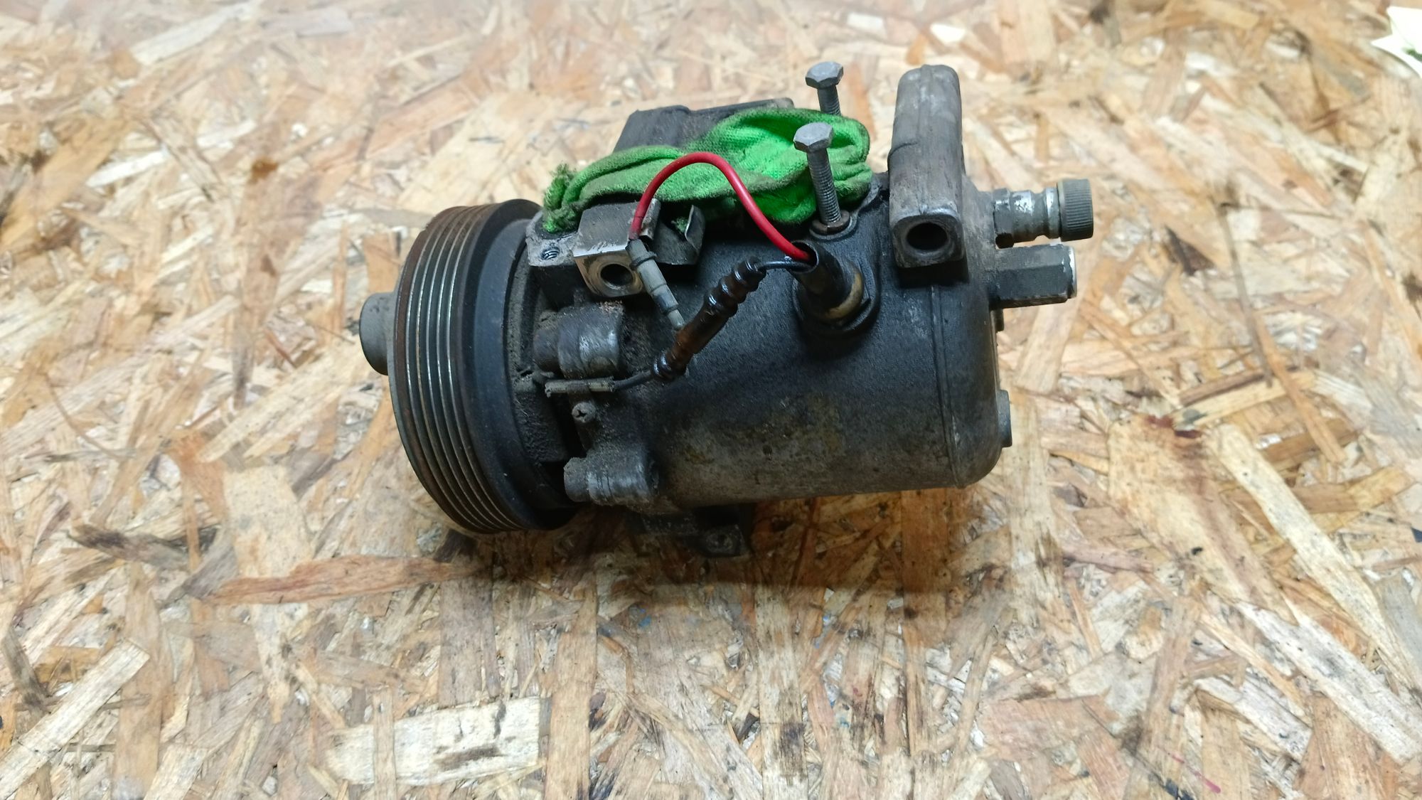 https://ycs.partsauto.market/partsauto-images/thmbs/userImages/86639159375c37f71cfc850516777b62/part/f3546b19-9e79-48cc-8d2a-70cfe9c35cb6_1730948785813.jpg