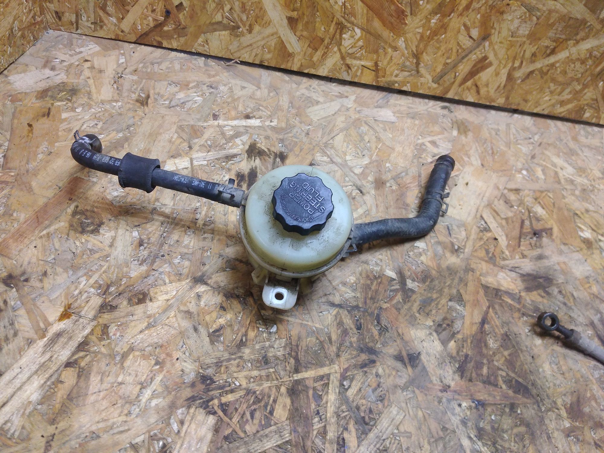 https://ycs.partsauto.market/partsauto-images/thmbs/userImages/86639159375c37f71cfc850516777b62/part/f53d35e0-8739-4a7e-9b66-37efda9a7d3e_1734550292124.jpg