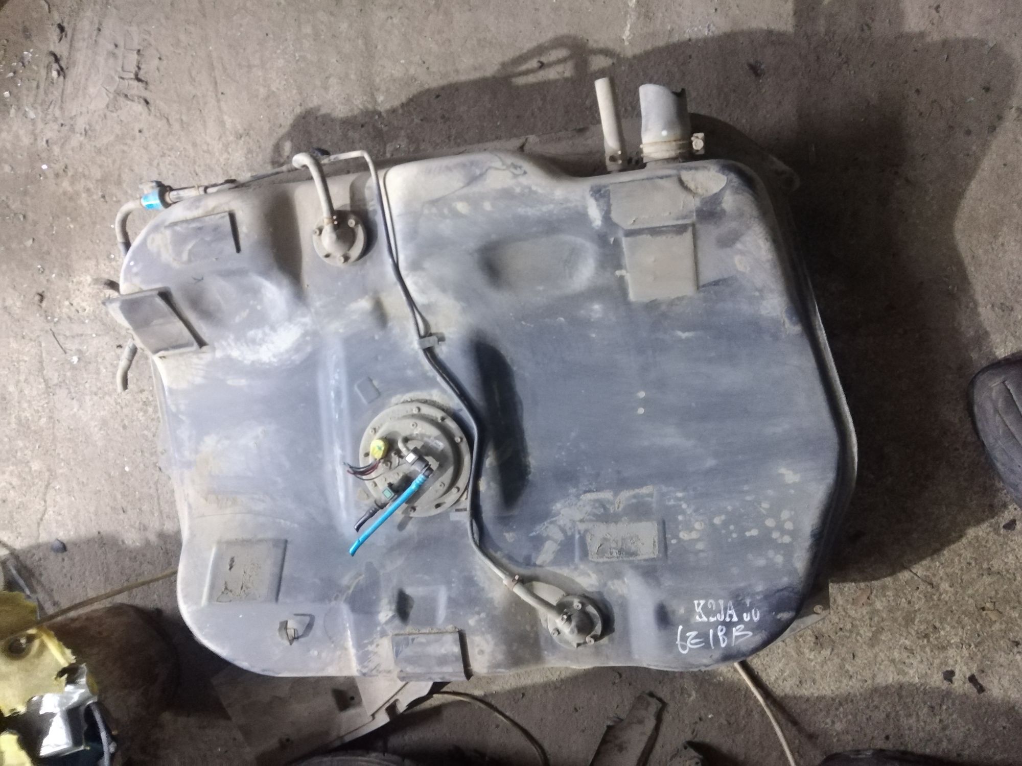https://ycs.partsauto.market/partsauto-images/thmbs/userImages/86639159375c37f71cfc850516777b62/part/f6e99cc2-a14c-45ee-88d9-84da314fb048_1735932096652.jpg