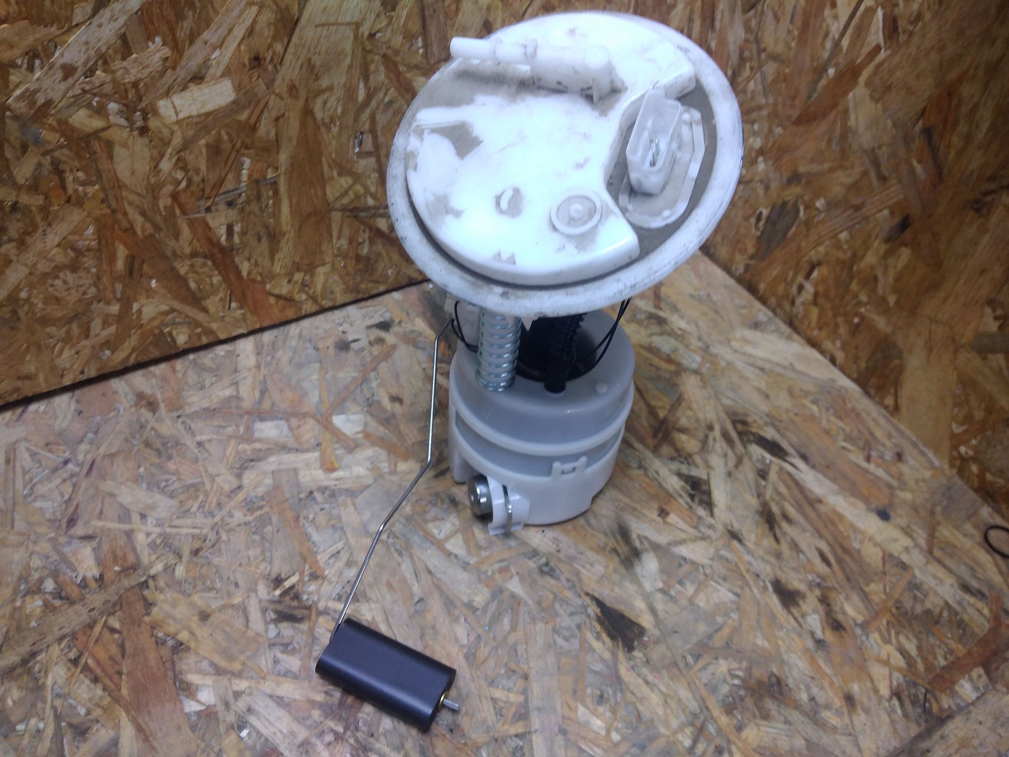 https://ycs.partsauto.market/partsauto-images/thmbs/userImages/86639159375c37f71cfc850516777b62/part/fd8eb160-f414-406e-92b7-de32ef758533_1737270030203.jpg