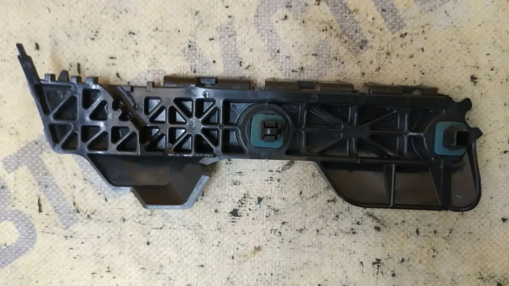 https://ycs.partsauto.market/partsauto-images/thmbs/userImages/87497919e31020c6b1c735431d06908a/part/04ffaa6e-a004-4ba3-a789-1cbb296be075_1786604516949.jpg