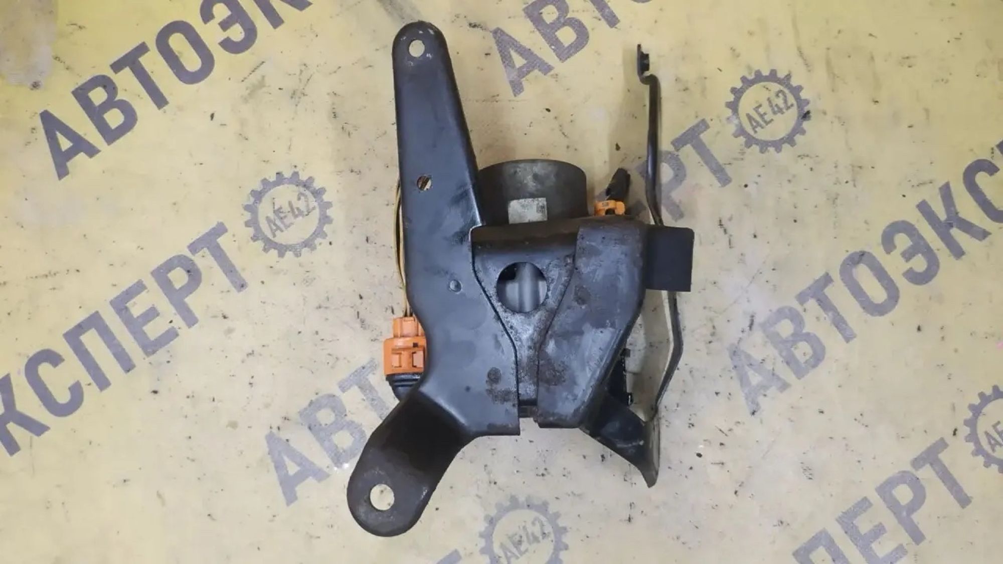 https://ycs.partsauto.market/partsauto-images/thmbs/userImages/87497919e31020c6b1c735431d06908a/part/08ec1d83-96c8-463d-bbcd-f58dcbd4a0df_1782896768081.jpg