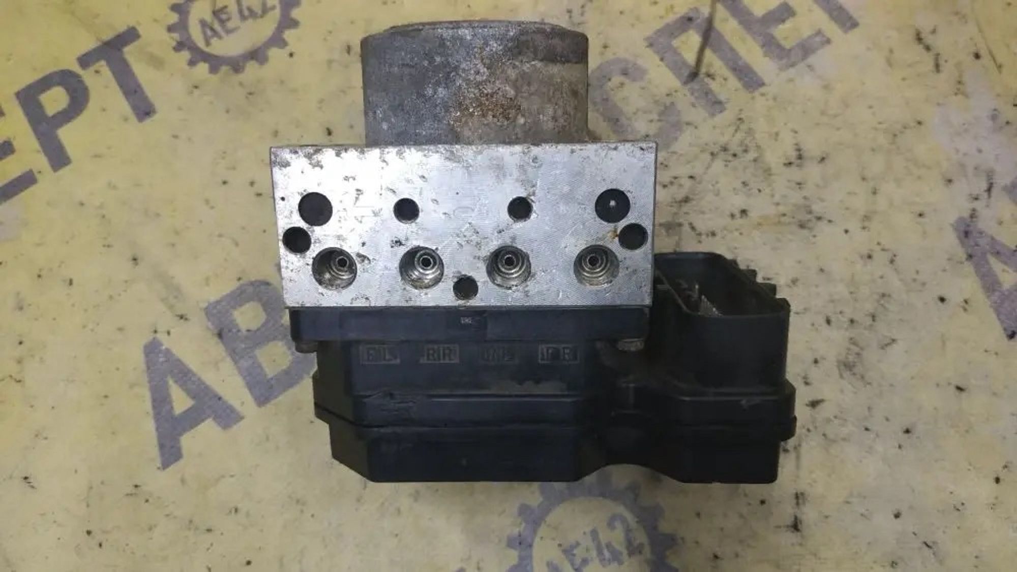 https://ycs.partsauto.market/partsauto-images/thmbs/userImages/87497919e31020c6b1c735431d06908a/part/128d6774-ee06-46bd-a65c-14ece4a3f42e_1779781863393.jpg