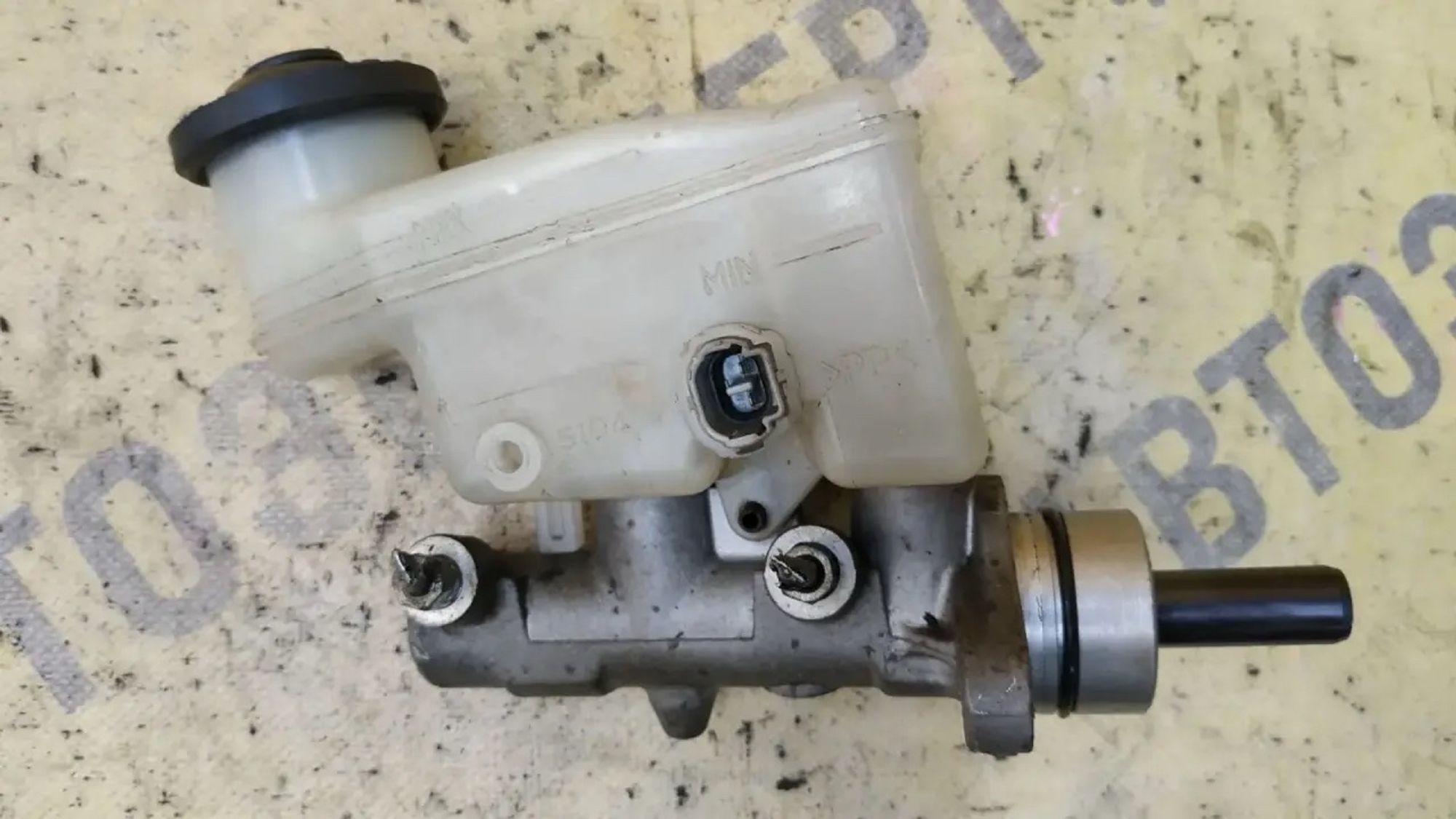 https://ycs.partsauto.market/partsauto-images/thmbs/userImages/87497919e31020c6b1c735431d06908a/part/1bc1da17-e544-4a73-88e9-afa8ebe25dcd_1783677312441.jpg