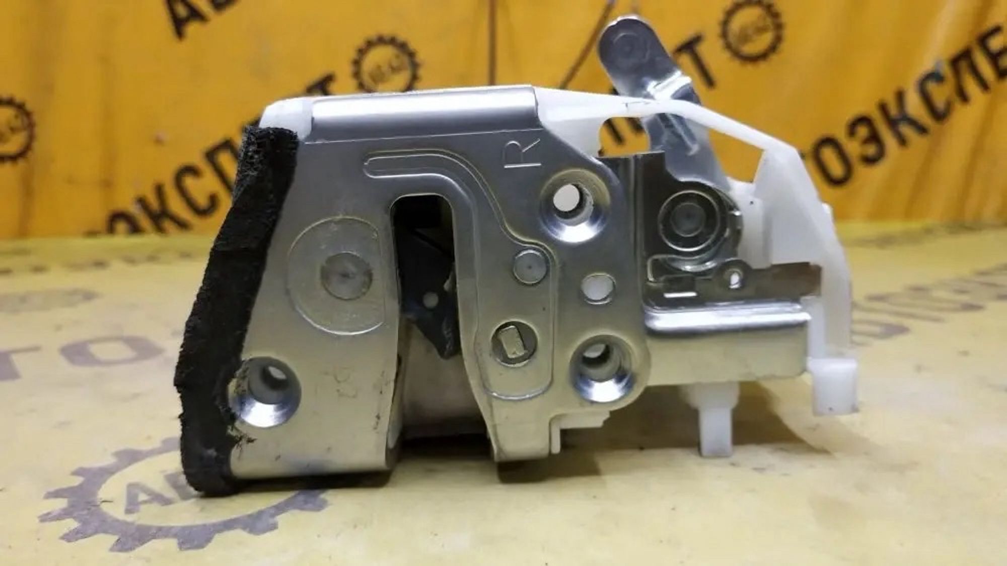 https://ycs.partsauto.market/partsauto-images/thmbs/userImages/87497919e31020c6b1c735431d06908a/part/524aa8e5-6f9f-449f-bc87-b74165ed4df4_1778210028591.jpg