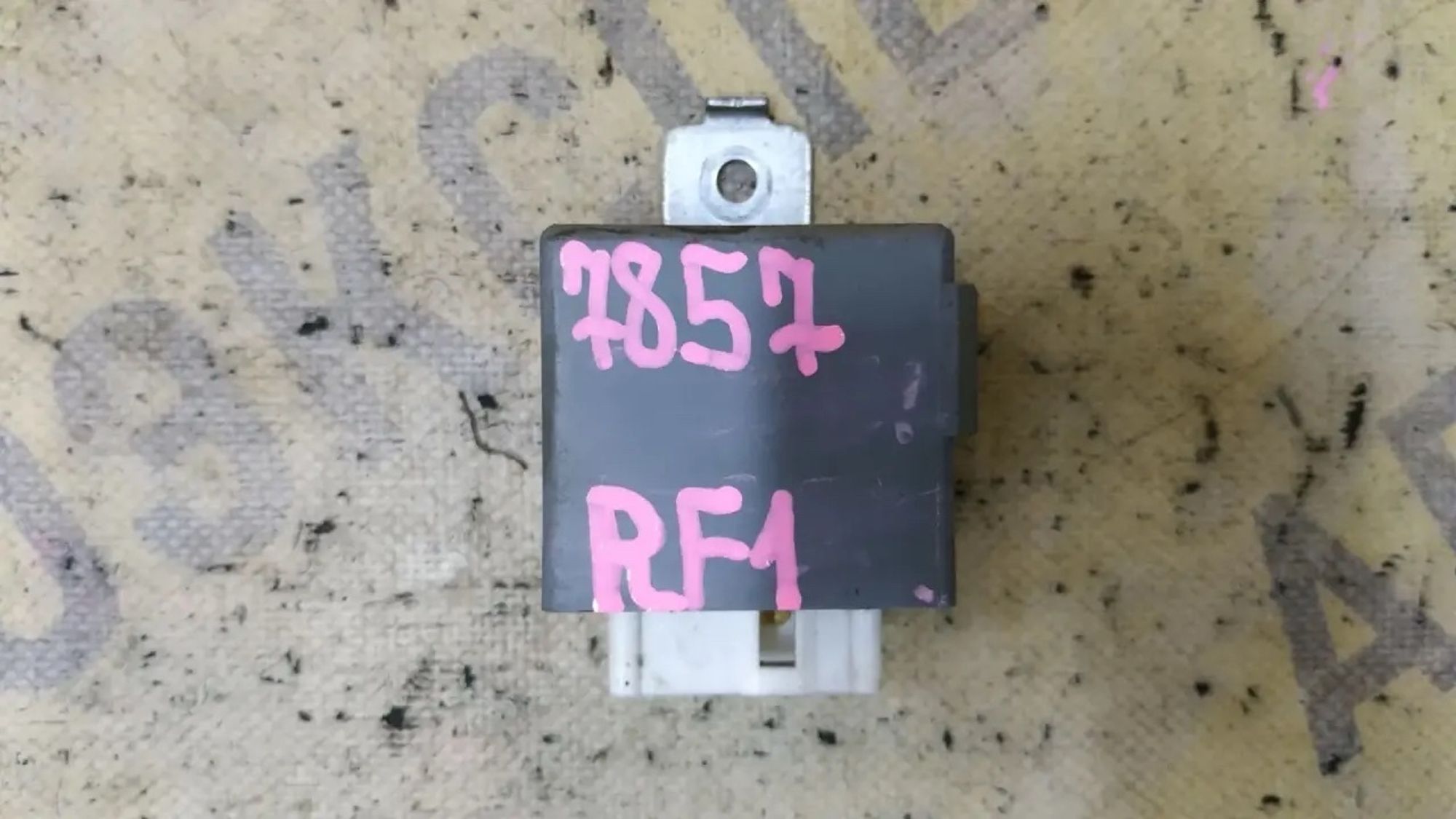 https://ycs.partsauto.market/partsauto-images/thmbs/userImages/87497919e31020c6b1c735431d06908a/part/57eda479-8e12-4c19-b996-a246897a40b1_1784175555339.jpg