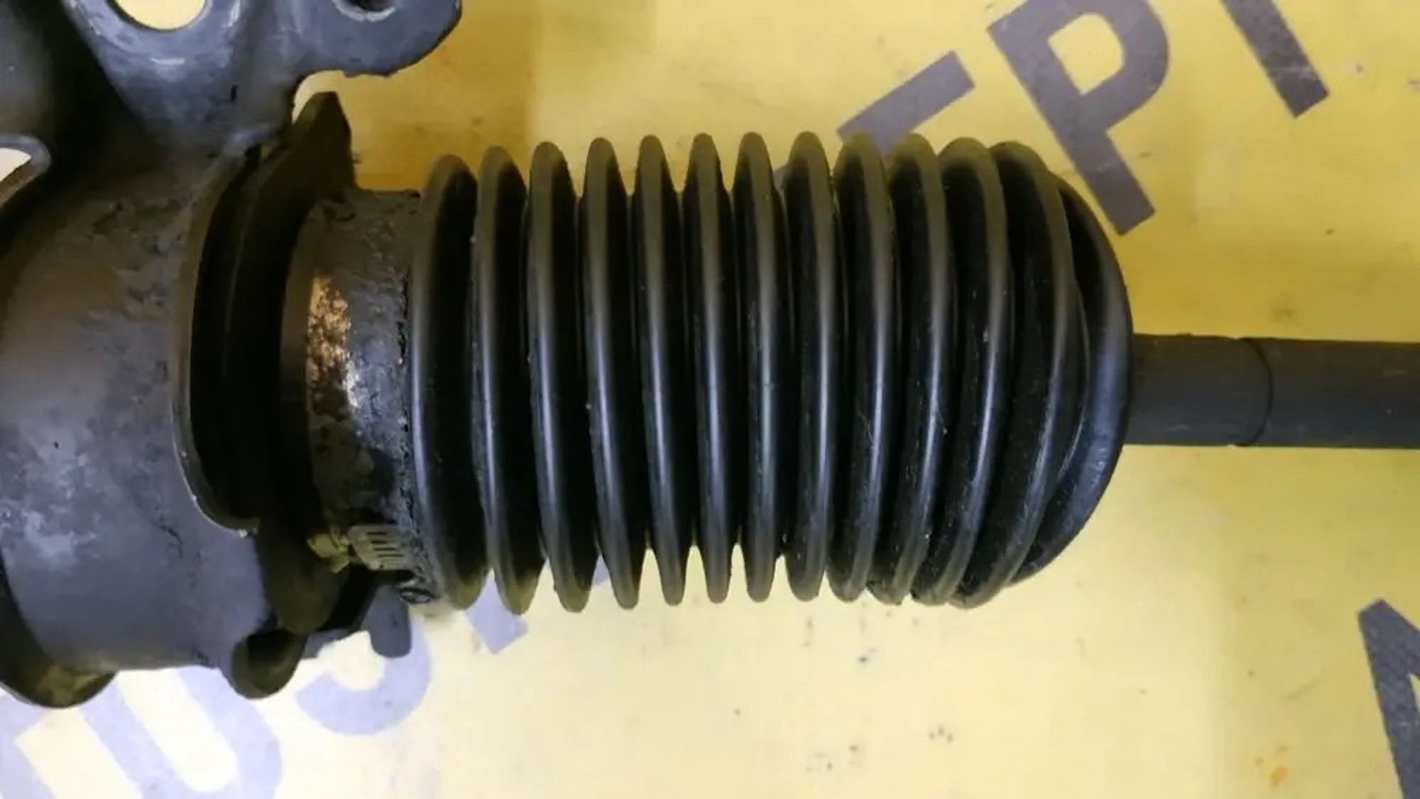 https://ycs.partsauto.market/partsauto-images/thmbs/userImages/87497919e31020c6b1c735431d06908a/part/695adf86-777a-4152-bf0f-5c062e07015b_1778052935710.jpg