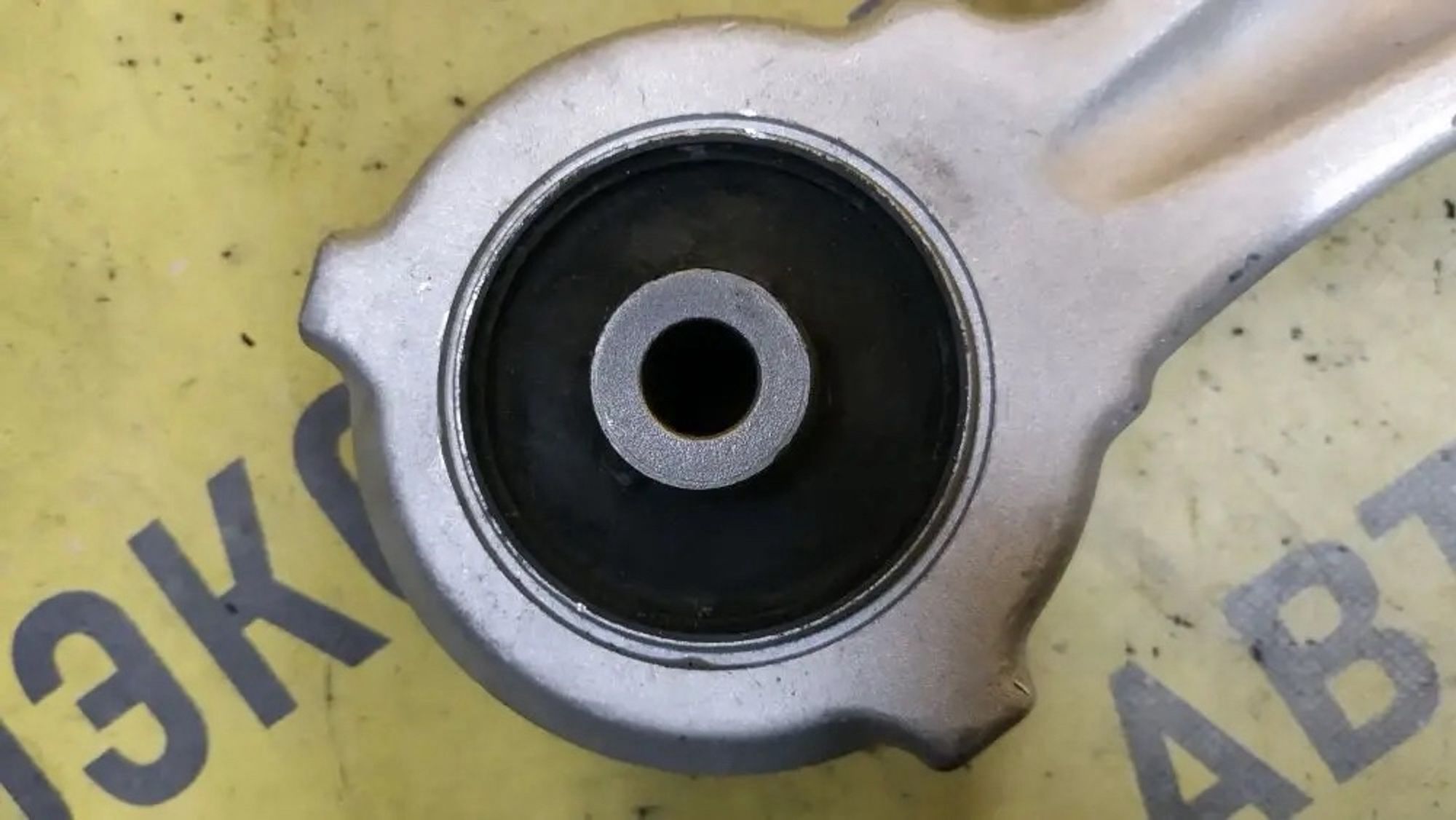 https://ycs.partsauto.market/partsauto-images/thmbs/userImages/87497919e31020c6b1c735431d06908a/part/69f4babd-bdaa-4ffa-b57d-9d51a5c66c23_1780814358499.jpg