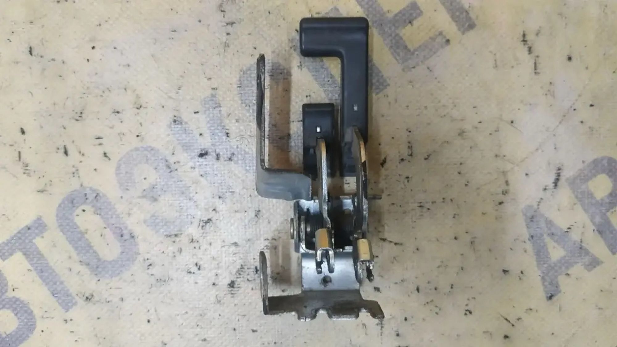 https://ycs.partsauto.market/partsauto-images/thmbs/userImages/87497919e31020c6b1c735431d06908a/part/74d70b46-728d-4dc9-90c9-95b88a752238_1782896716020.jpg