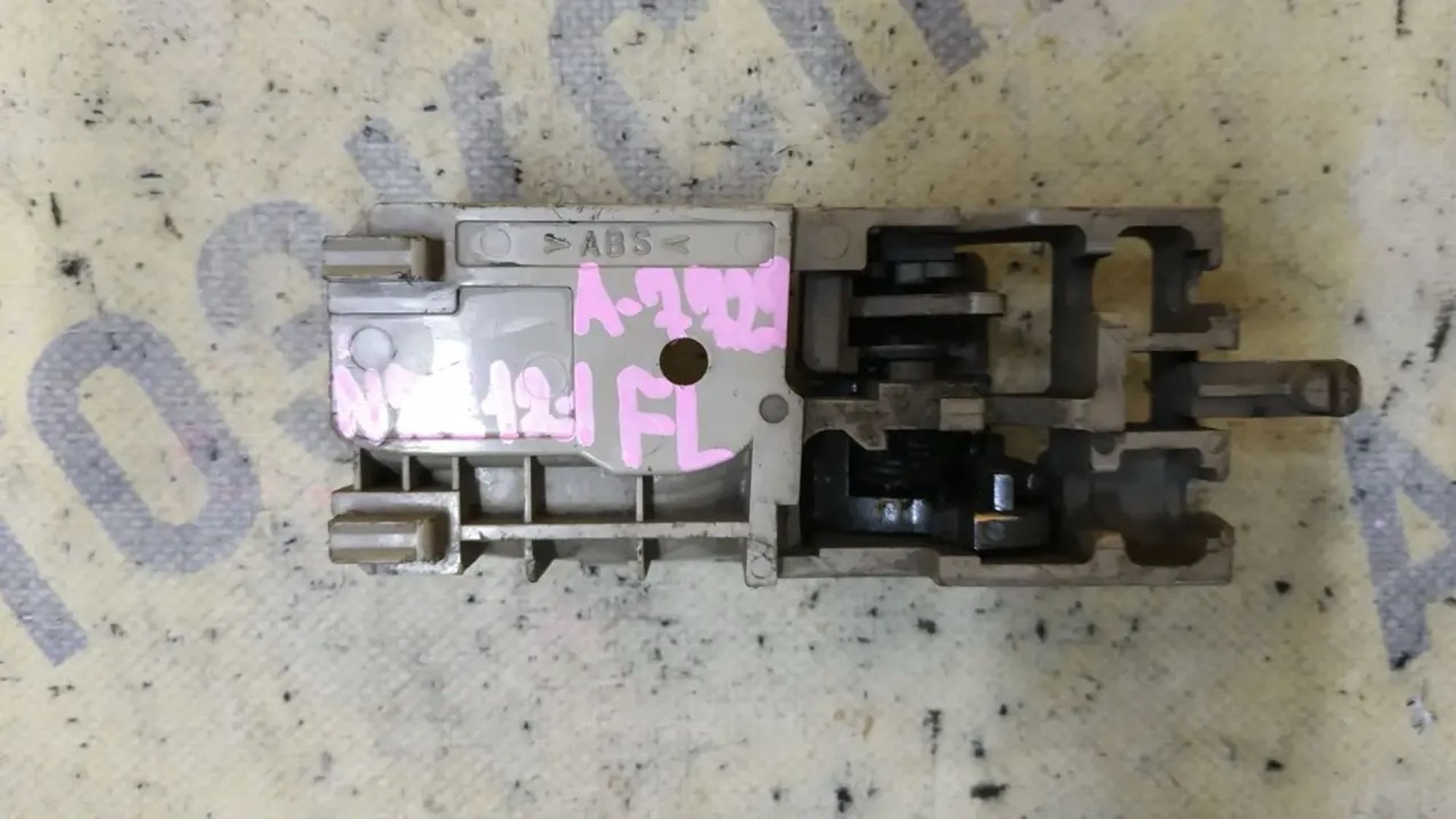 https://ycs.partsauto.market/partsauto-images/thmbs/userImages/87497919e31020c6b1c735431d06908a/part/7e380dc6-152c-40dd-b305-250f53d6e2a0_1781834381452.jpg