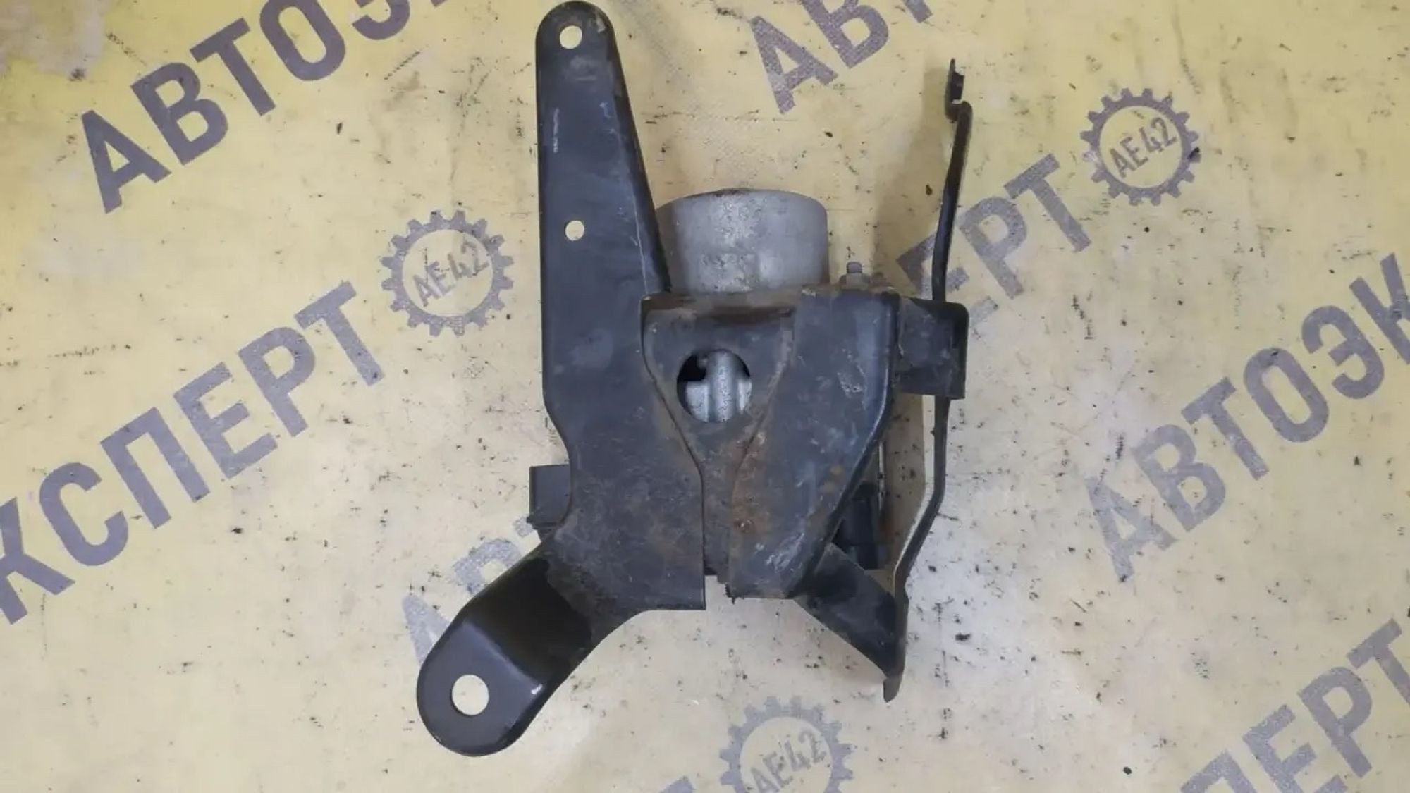 https://ycs.partsauto.market/partsauto-images/thmbs/userImages/87497919e31020c6b1c735431d06908a/part/815378de-e8e7-43b7-bc53-6b1902e54592_1782897602847.jpg