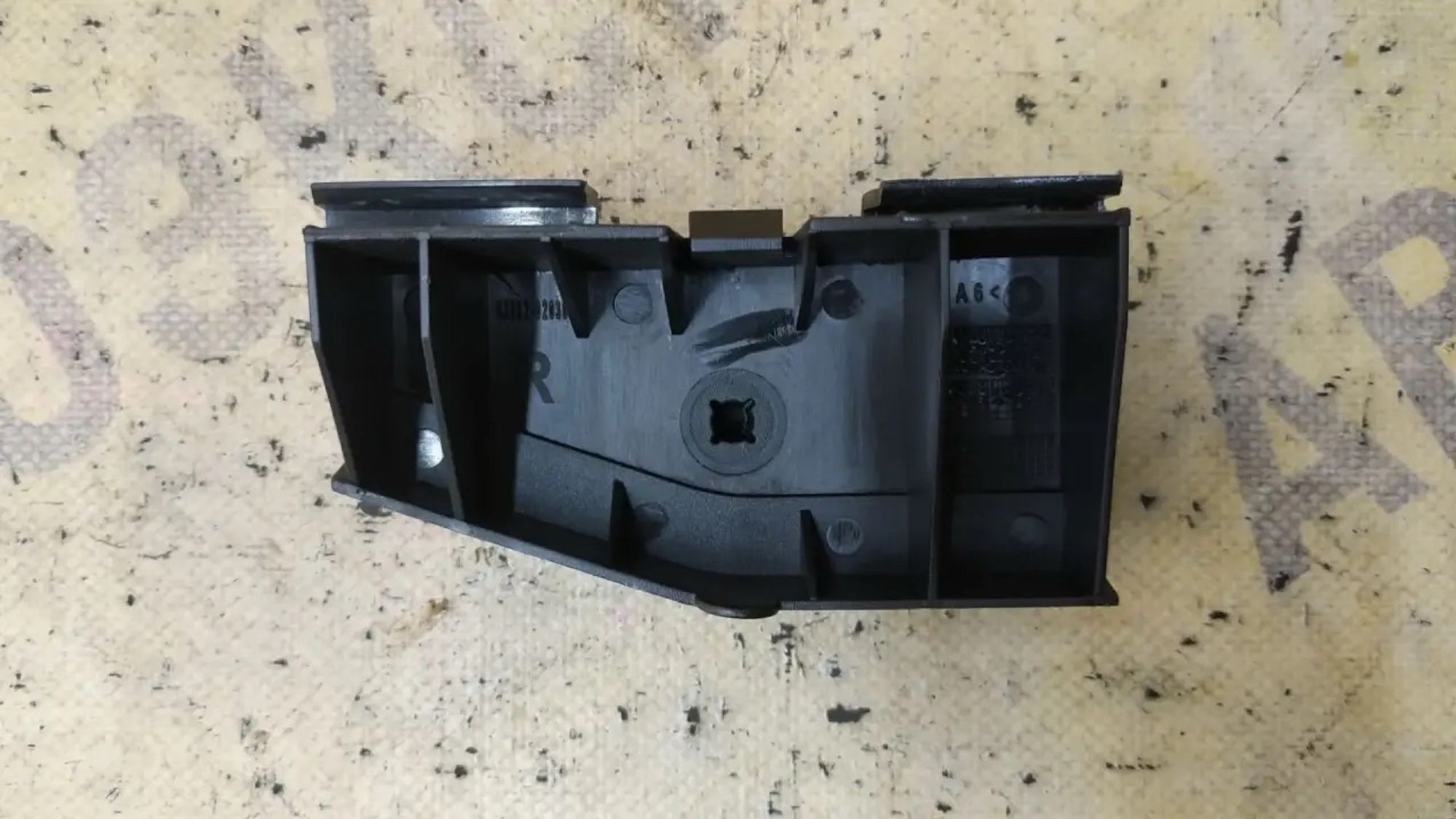 https://ycs.partsauto.market/partsauto-images/thmbs/userImages/87497919e31020c6b1c735431d06908a/part/881b01ee-911b-440b-ae58-f71a06538d47_1786604546275.jpg