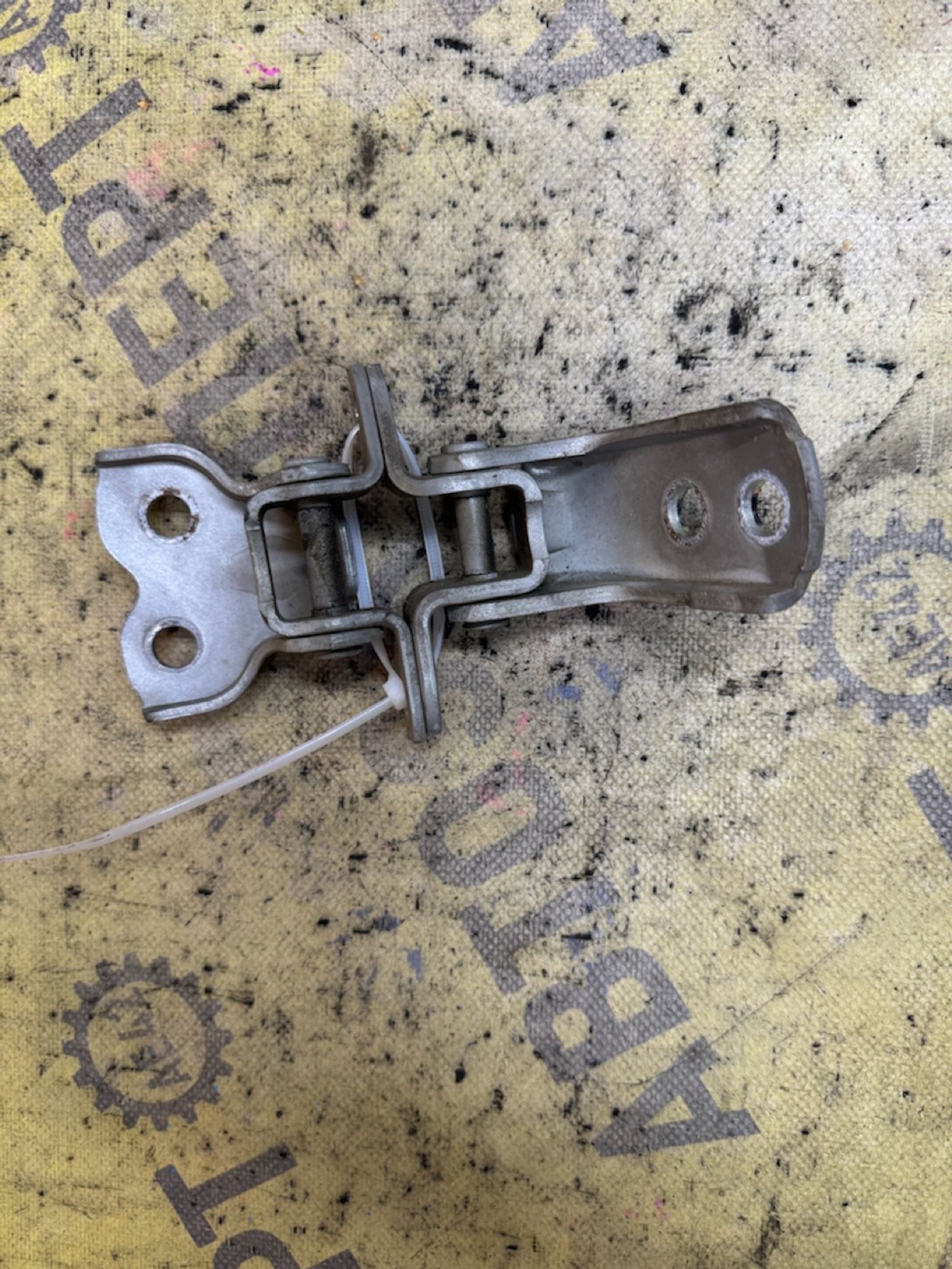 https://ycs.partsauto.market/partsauto-images/thmbs/userImages/87497919e31020c6b1c735431d06908a/part/89570d6d-dc79-42c7-9524-40dad78eb739_1787295409407.jpg