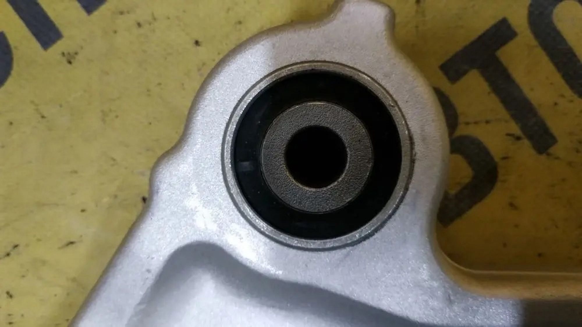 https://ycs.partsauto.market/partsauto-images/thmbs/userImages/87497919e31020c6b1c735431d06908a/part/89e5da91-baf5-49bc-a6db-03aecf1942a0_1780814350793.jpg