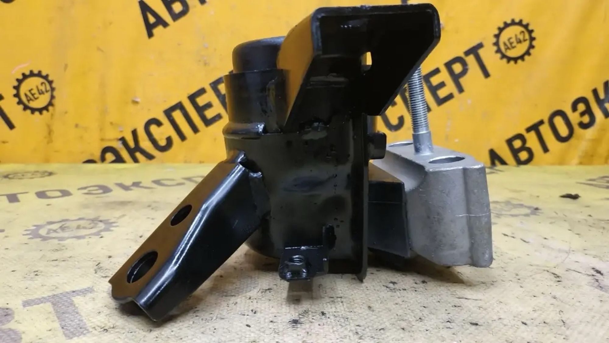 https://ycs.partsauto.market/partsauto-images/thmbs/userImages/87497919e31020c6b1c735431d06908a/part/8e841def-68bf-485e-bb33-7c3449f6254c_1784268124567.jpg