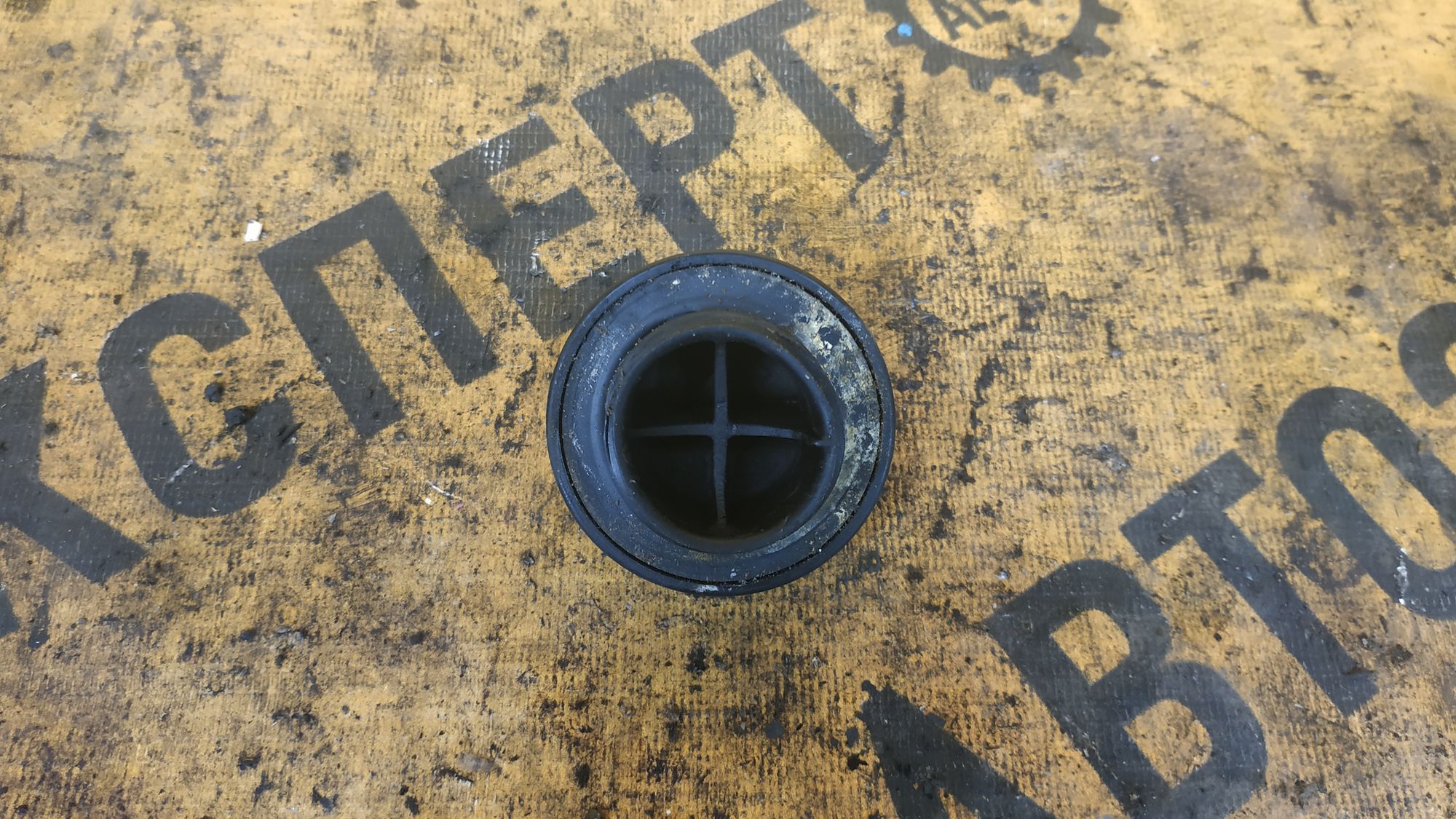 https://ycs.partsauto.market/partsauto-images/thmbs/userImages/87497919e31020c6b1c735431d06908a/part/8f82aeee-9a36-42b0-9c0e-bf5cc18a7d8e_1706090231559.jpg