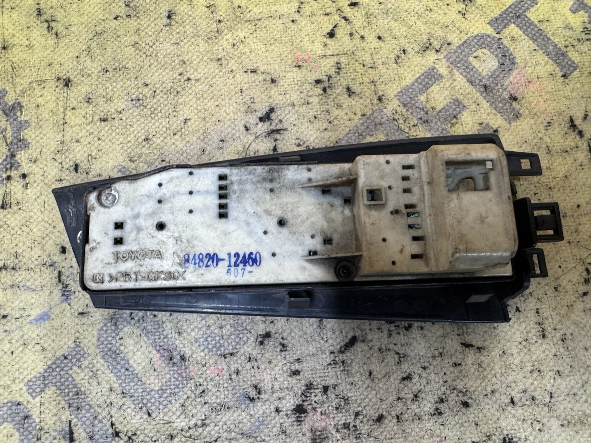https://ycs.partsauto.market/partsauto-images/thmbs/userImages/87497919e31020c6b1c735431d06908a/part/996b6799-a87e-4dd5-b505-d199fb84eece_1787550454239.jpg