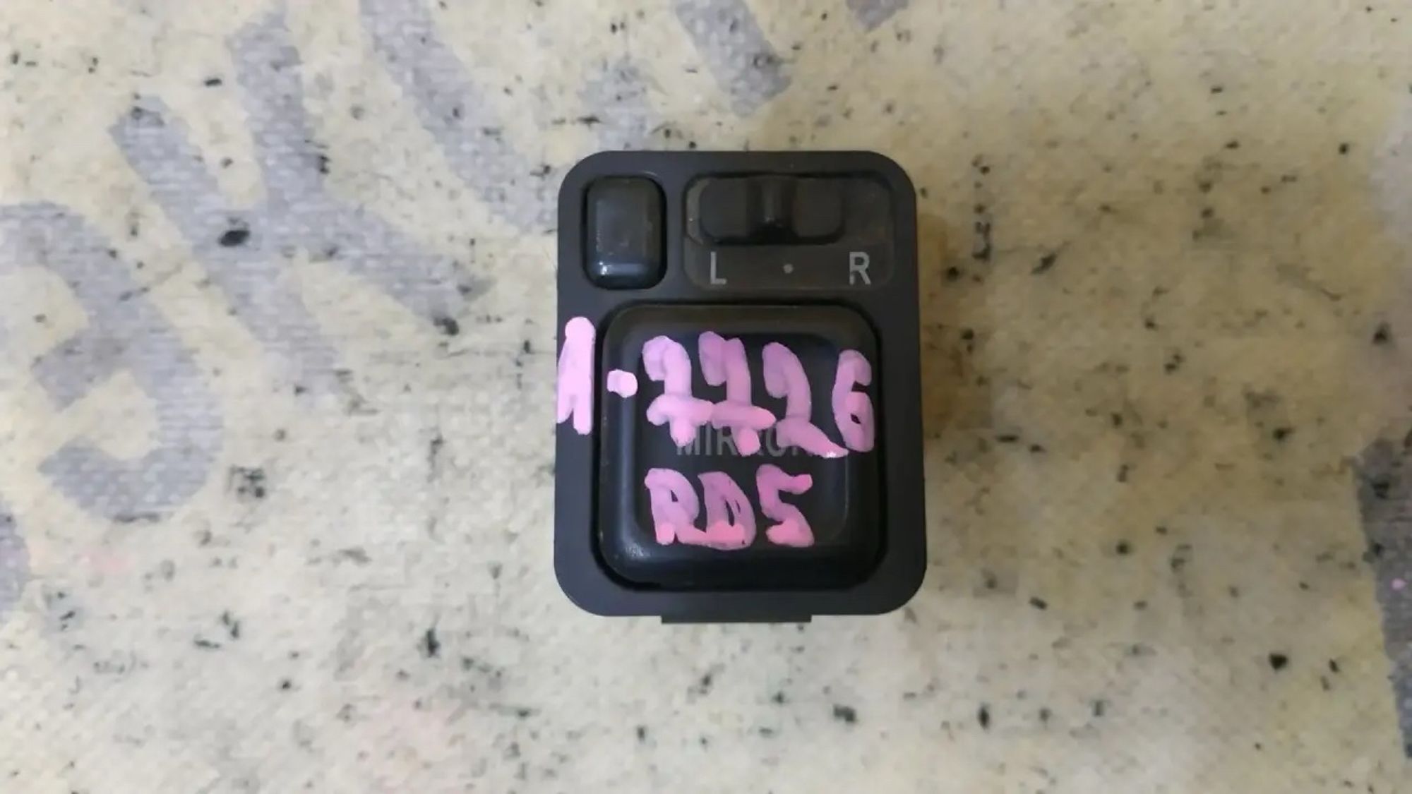 https://ycs.partsauto.market/partsauto-images/thmbs/userImages/87497919e31020c6b1c735431d06908a/part/b1a2441c-b3cd-49bf-88ef-23839f190480_1781834375598.jpg