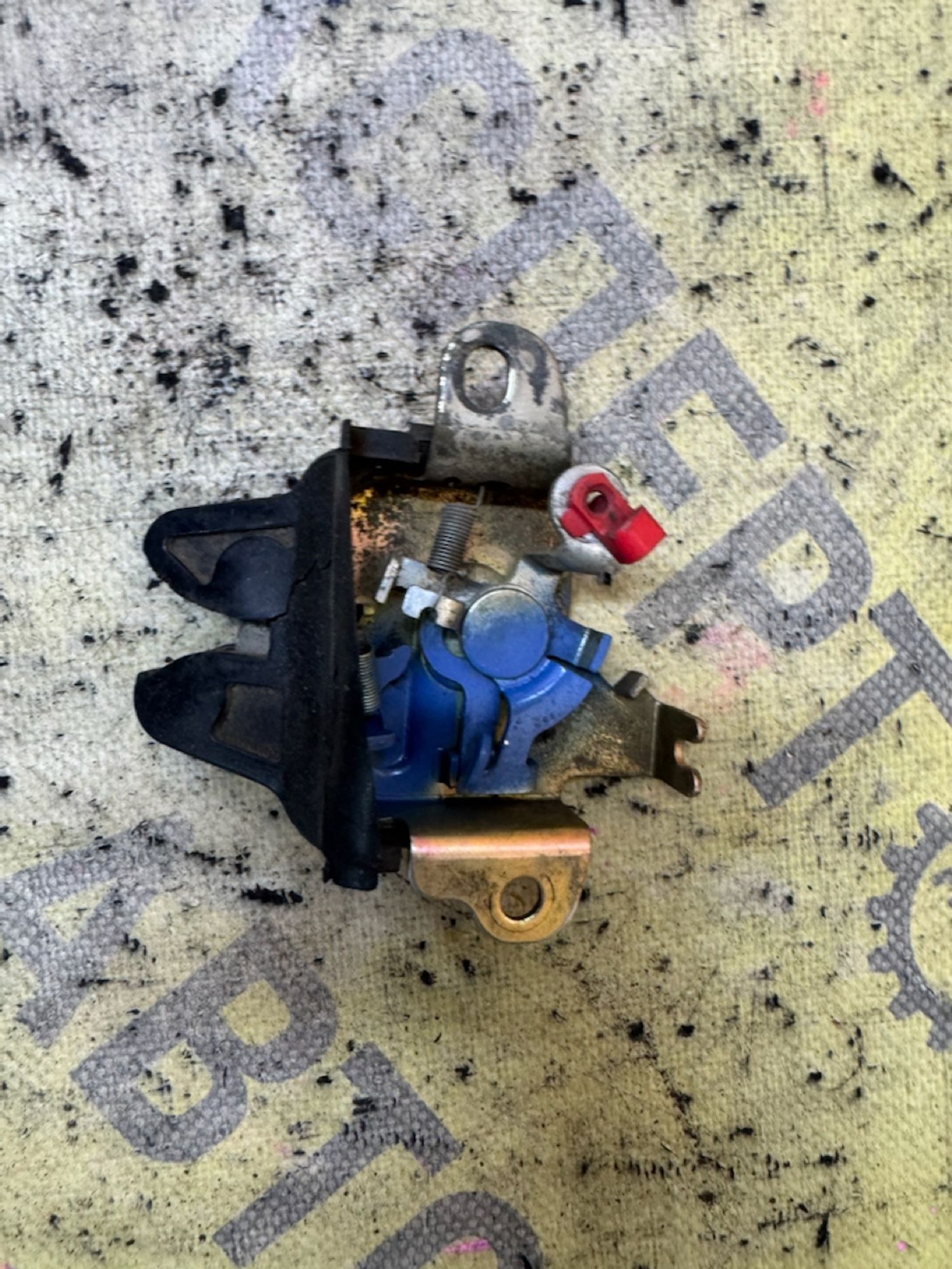https://ycs.partsauto.market/partsauto-images/thmbs/userImages/87497919e31020c6b1c735431d06908a/part/b4e4a90a-223b-42a3-adf9-b9a5094db76c_1787115615989.jpg