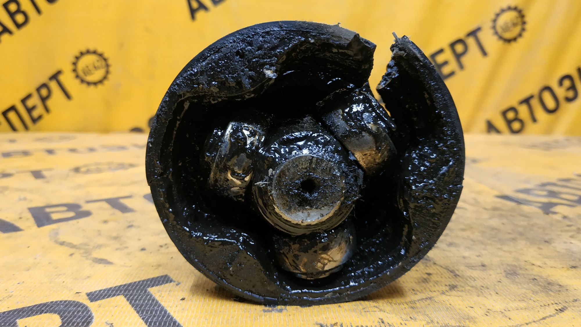https://ycs.partsauto.market/partsauto-images/thmbs/userImages/87497919e31020c6b1c735431d06908a/part/c8f14b59-42a2-4431-8bc4-f7fe3ad88da5_1748414274703.jpg
