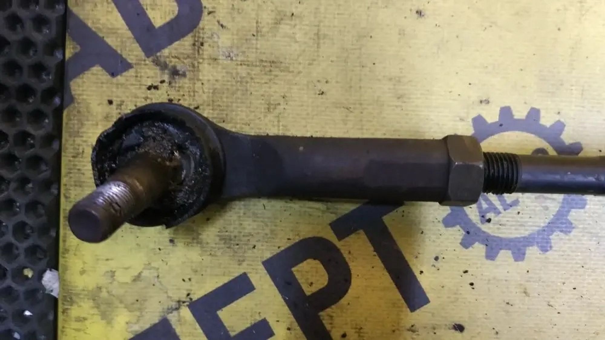 https://ycs.partsauto.market/partsauto-images/thmbs/userImages/87497919e31020c6b1c735431d06908a/part/e19f8ce7-e89d-49f6-ade2-6f7298478fed_1778843178531.jpg