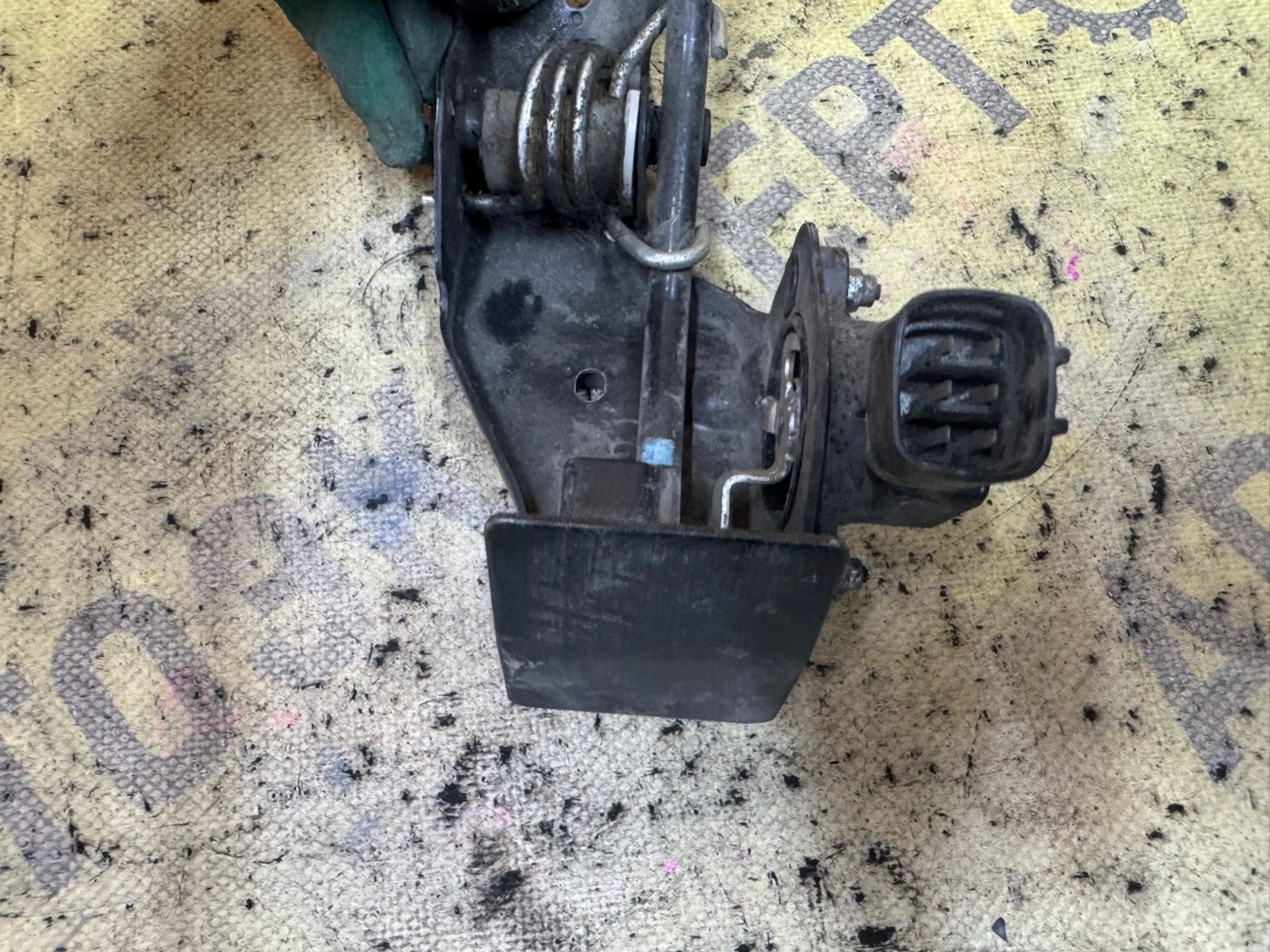 https://ycs.partsauto.market/partsauto-images/thmbs/userImages/87497919e31020c6b1c735431d06908a/part/e9297217-ea10-40f0-a66b-eef396452fdd_1787550609270.jpg