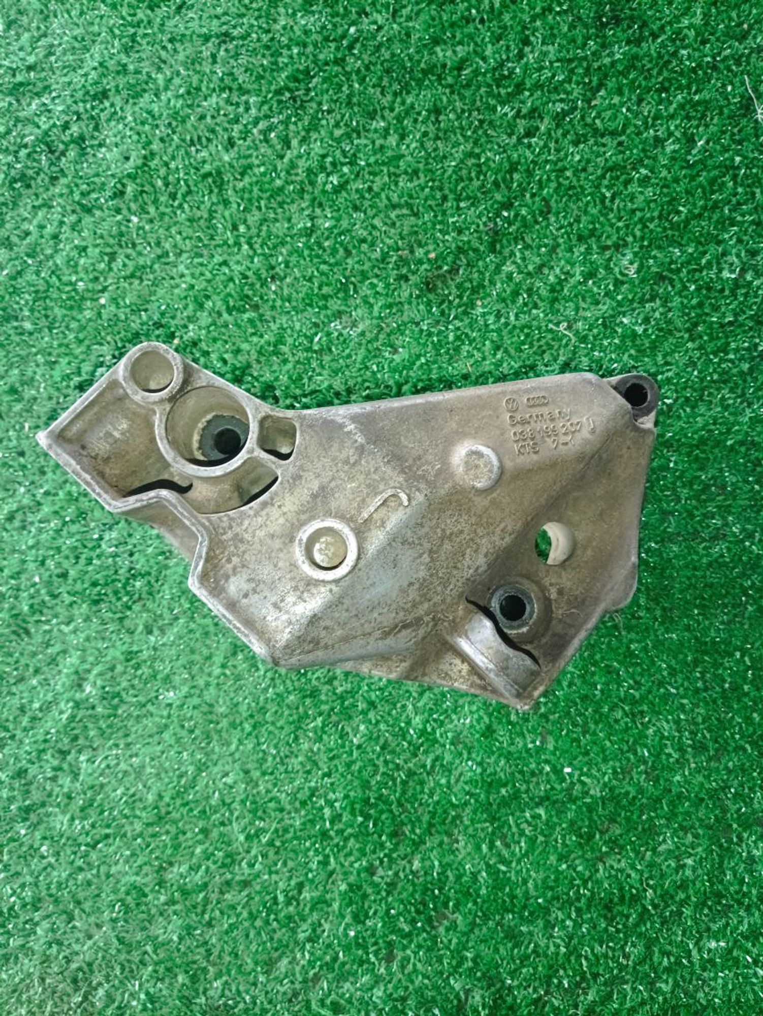 https://ycs.partsauto.market/partsauto-images/thmbs/userImages/a19a1494006c0851879c8cd6f3827d7d/part/300c22aa-ab73-4179-a763-9371124b043f_1776681224802.jpg