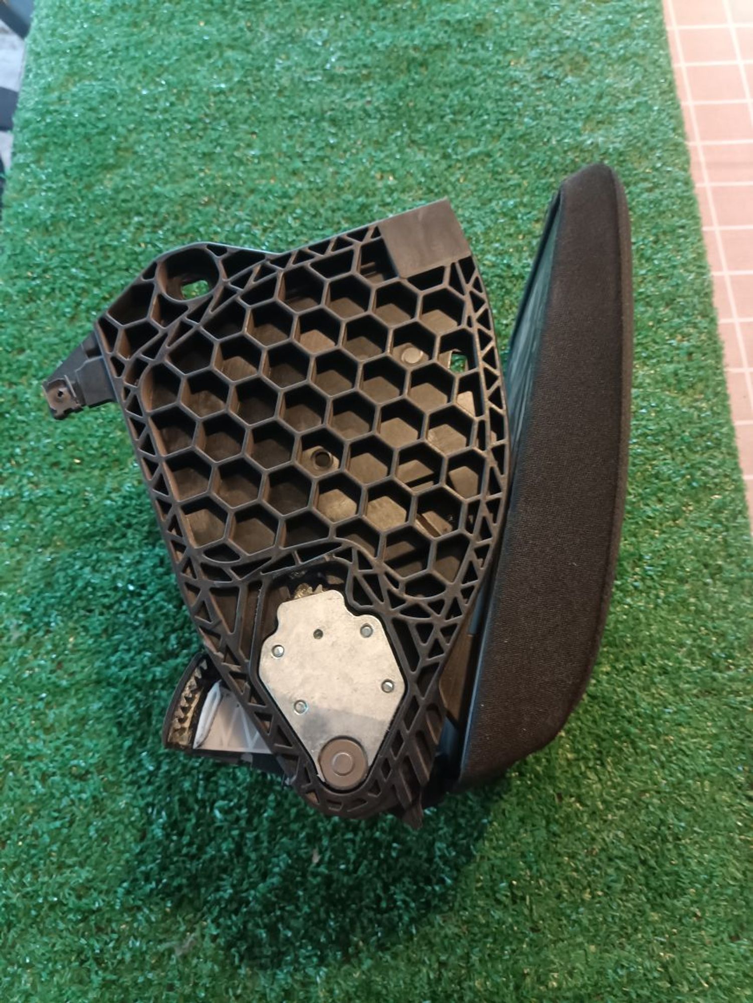 https://ycs.partsauto.market/partsauto-images/thmbs/userImages/a19a1494006c0851879c8cd6f3827d7d/part/436ebb78-407a-4c39-8003-e7b4f0839639_1782799163861.jpg