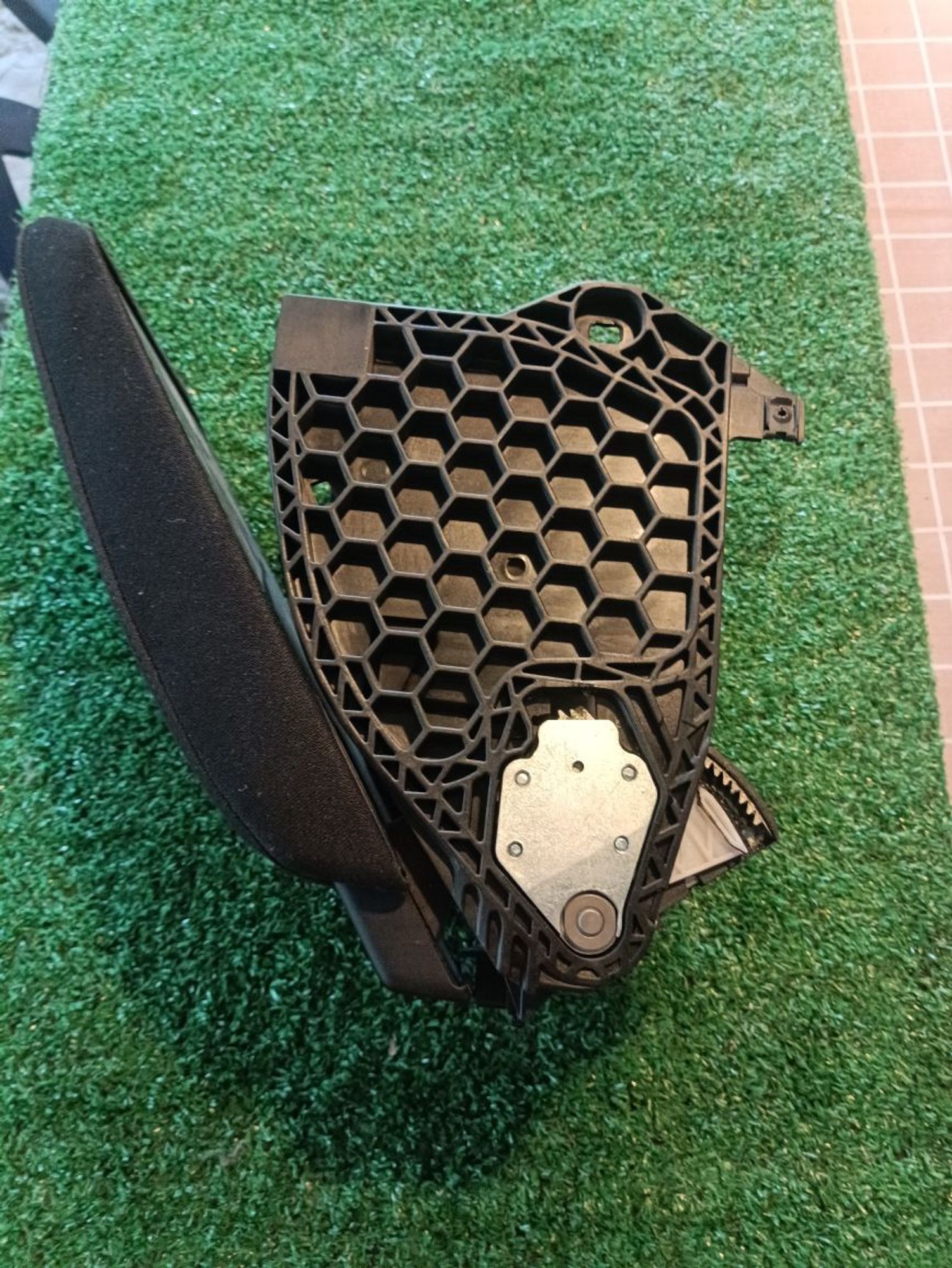 https://ycs.partsauto.market/partsauto-images/thmbs/userImages/a19a1494006c0851879c8cd6f3827d7d/part/87a14ac0-99dd-4075-8da8-d4e42c2f7c94_1782799165065.jpg
