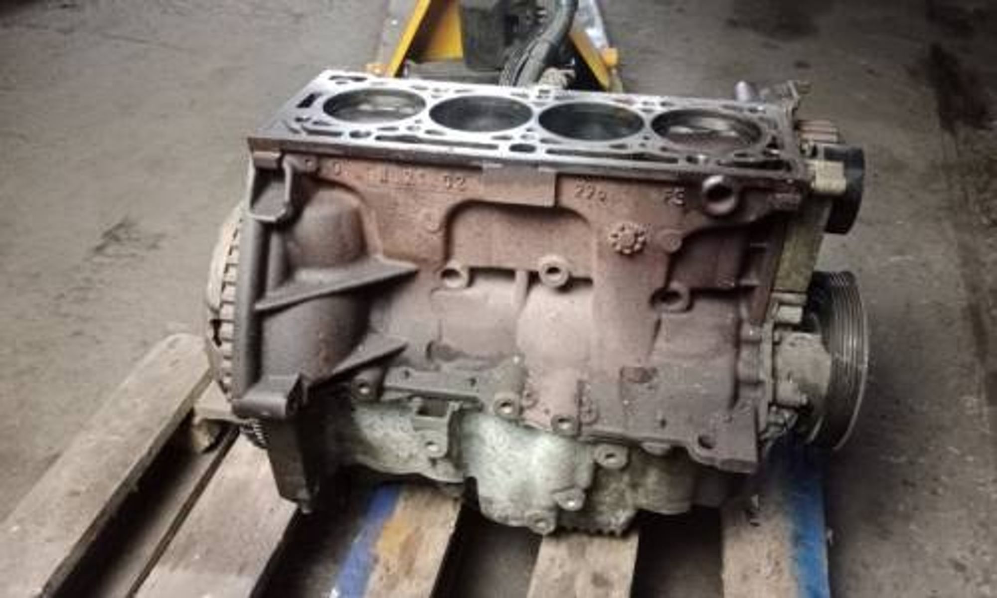 https://ycs.partsauto.market/partsauto-images/thmbs/userImages/a19a1494006c0851879c8cd6f3827d7d/part/960b2882-d836-41f9-bfff-9026871d4cf4_1776935911110.jpg