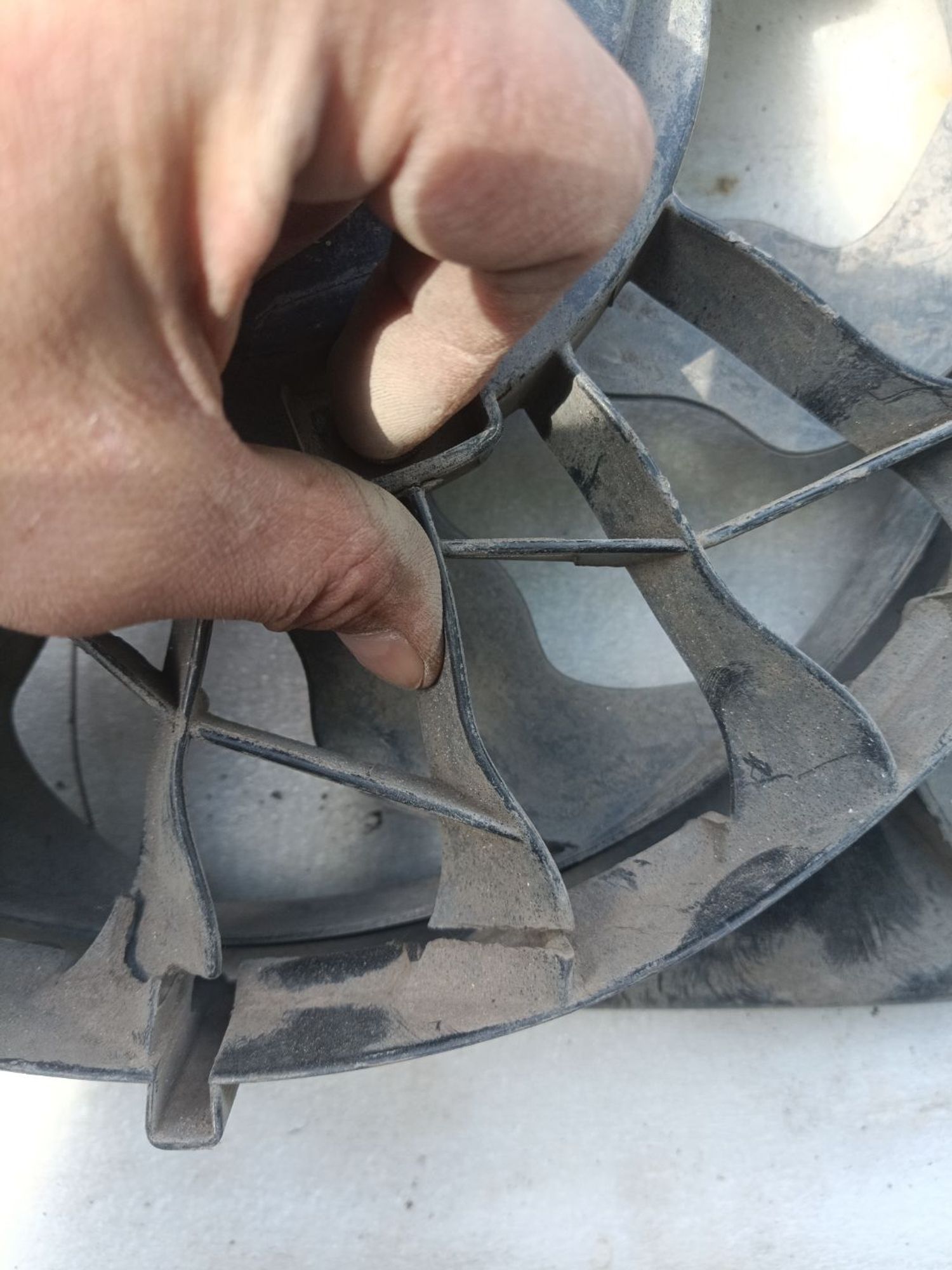 https://ycs.partsauto.market/partsauto-images/thmbs/userImages/a19a1494006c0851879c8cd6f3827d7d/part/a3945a10-0d68-47e6-878d-cc2029d0b5cf_1777536260993.jpg