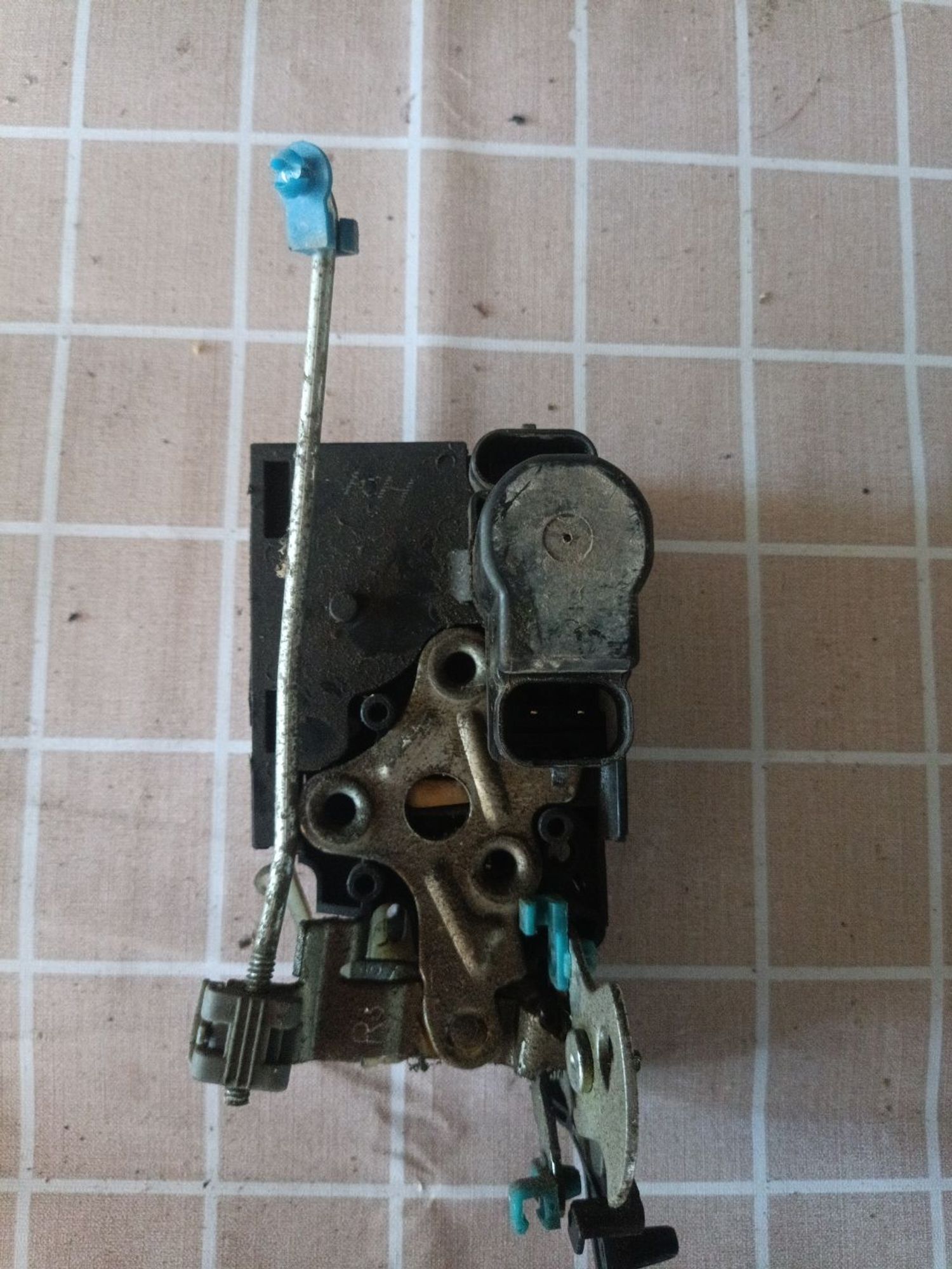 https://ycs.partsauto.market/partsauto-images/thmbs/userImages/a19a1494006c0851879c8cd6f3827d7d/part/f99345a8-8bc9-47a2-9a76-b56931decaf5_1782744537216.jpg