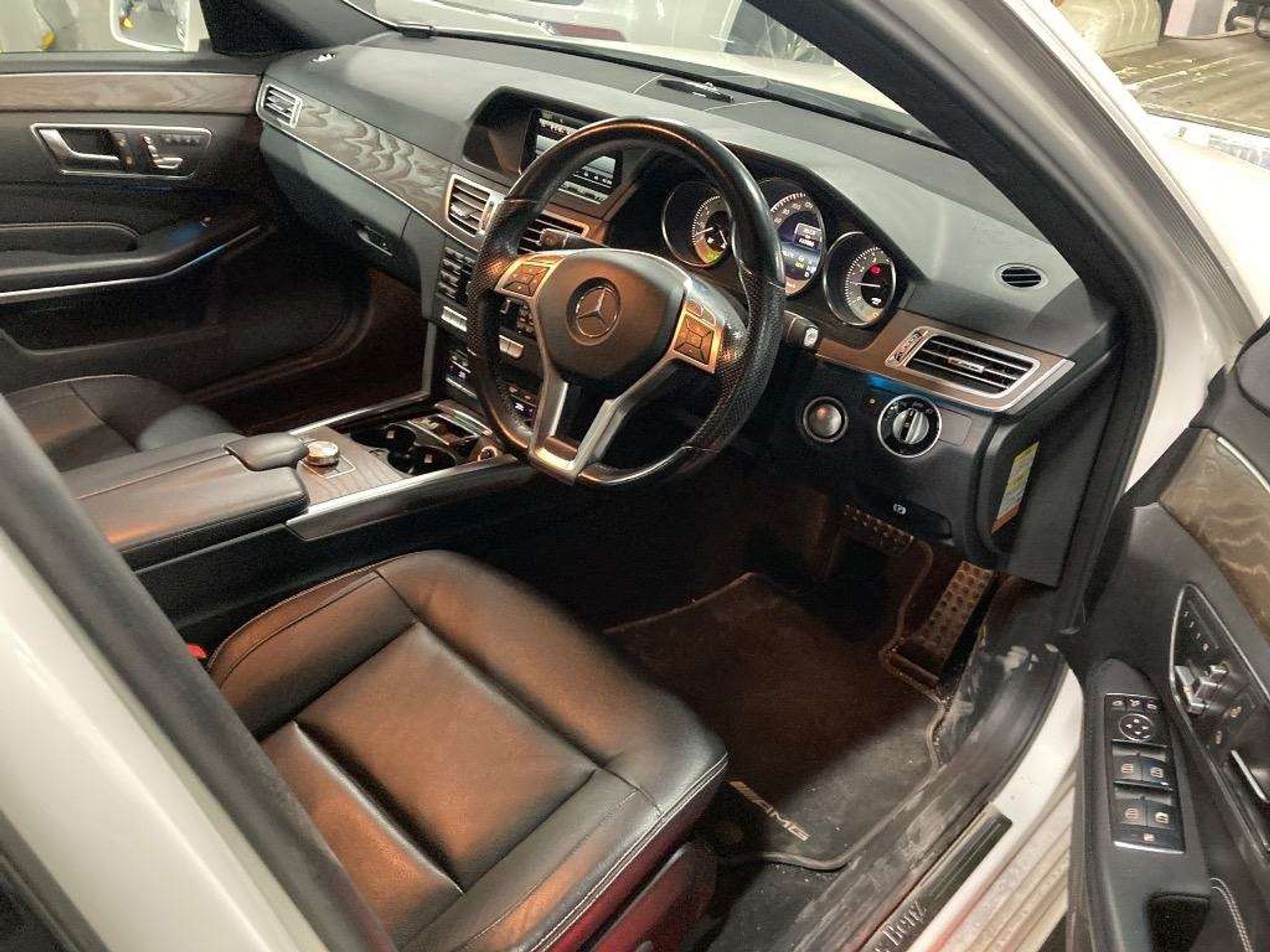 https://ycs.partsauto.market/partsauto-images/thmbs/userImages/a2d258a61cc08549ac0329b7373022c0/car/8741645e-1e41-48df-af17-a26f0dee16f3_1770714248946.jpg
