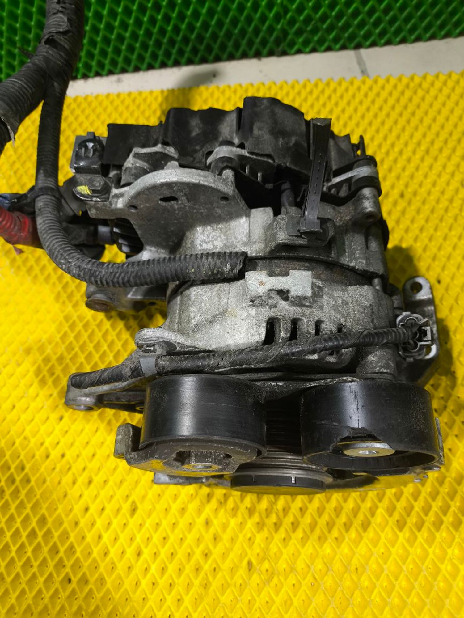 https://ycs.partsauto.market/partsauto-images/thmbs/userImages/a2d258a61cc08549ac0329b7373022c0/part/08568e6c-720c-4d83-89ca-d3ed211adee8_1779798907264.jpg