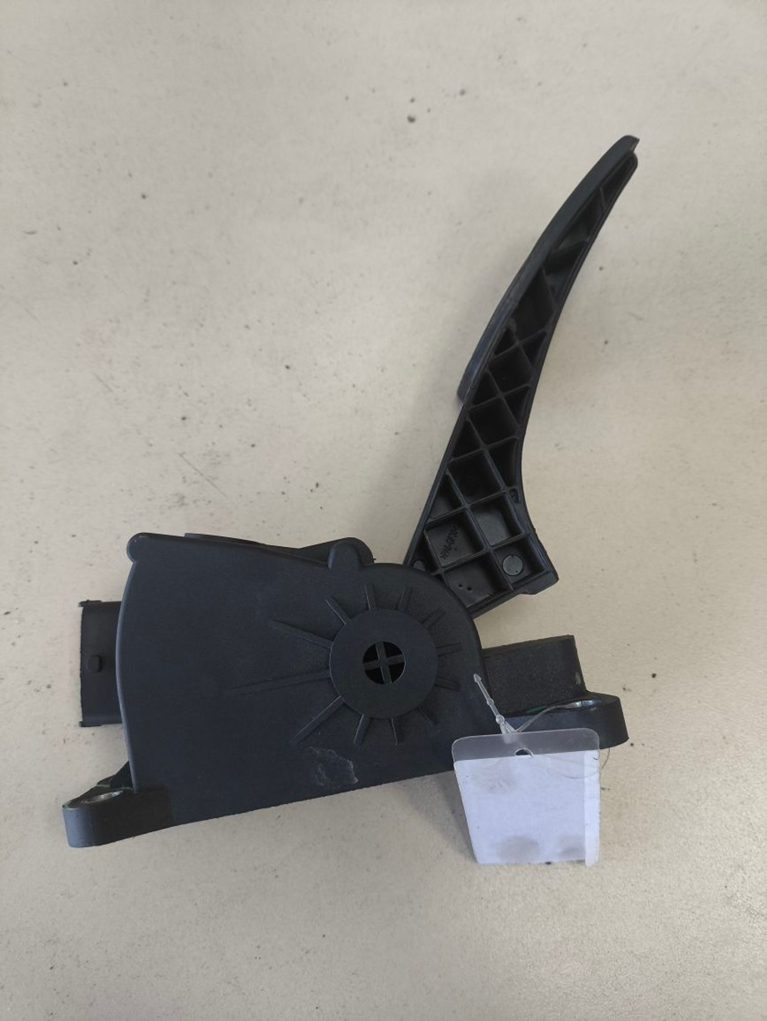 https://ycs.partsauto.market/partsauto-images/thmbs/userImages/a2d258a61cc08549ac0329b7373022c0/part/08ef74ad-3367-4992-8a6a-f2915313b351_1784557370801.jpg