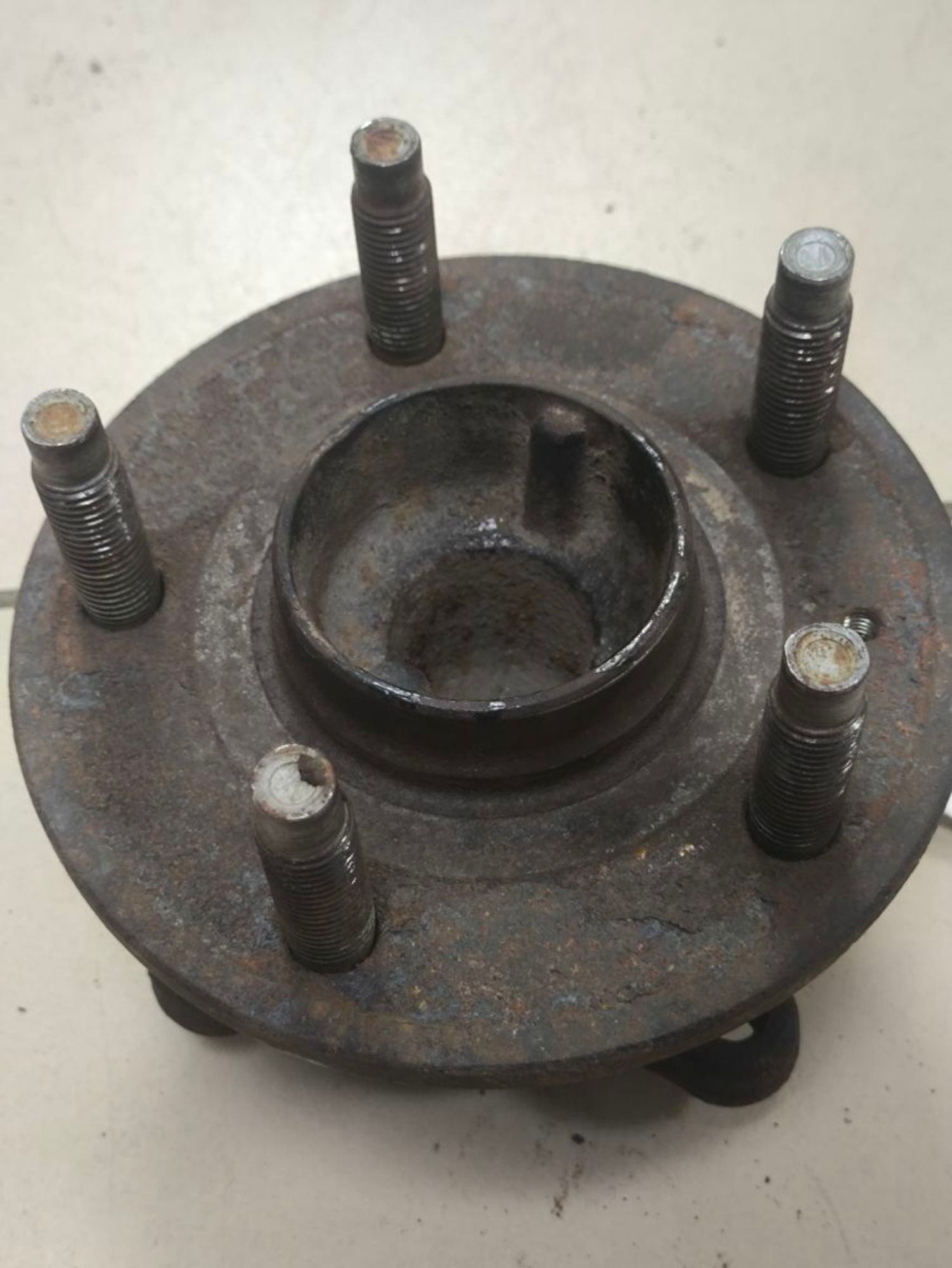https://ycs.partsauto.market/partsauto-images/thmbs/userImages/a2d258a61cc08549ac0329b7373022c0/part/0e28d85d-2852-4689-8051-8474375f8656_1787230559955.jpg