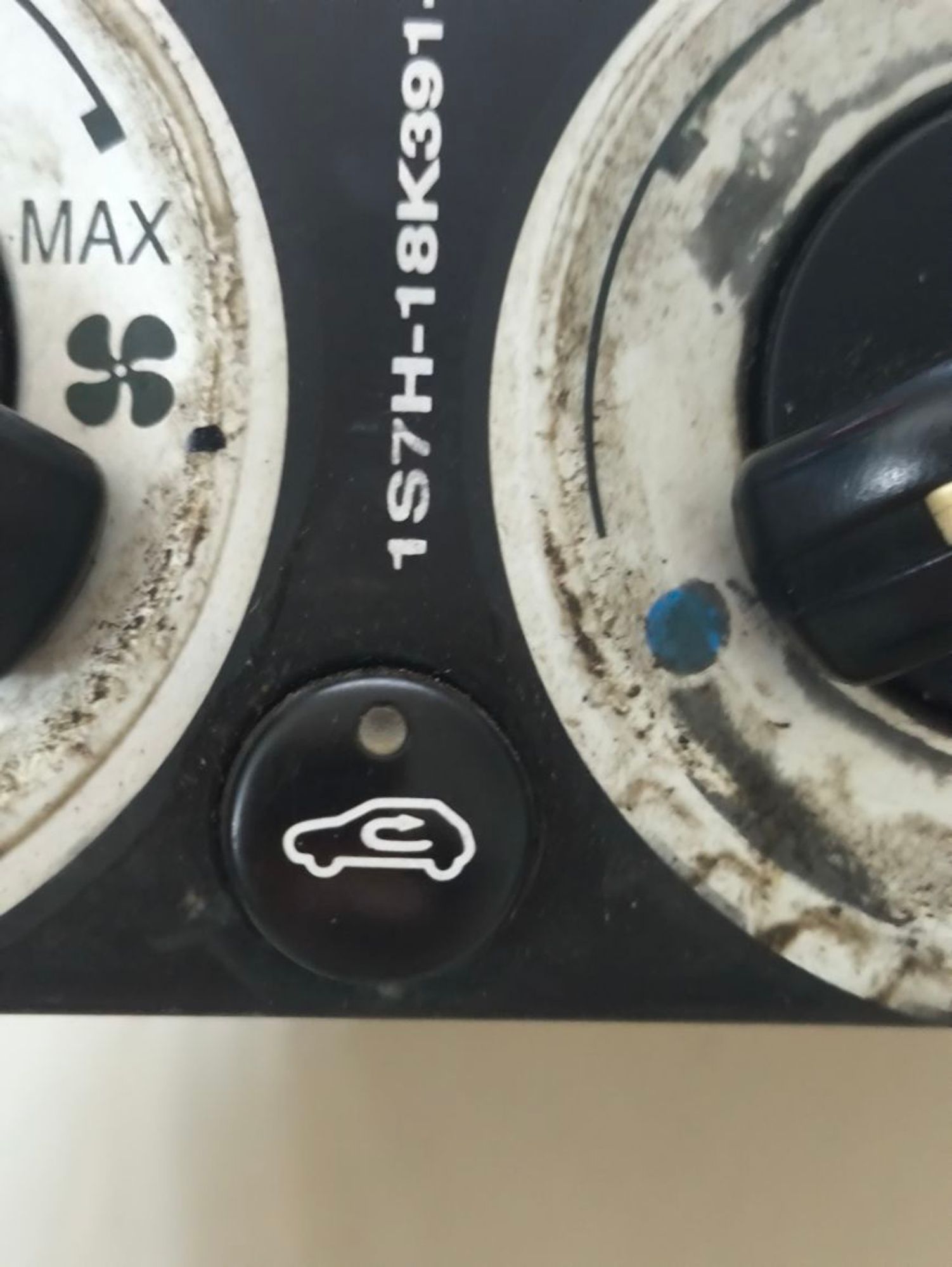 https://ycs.partsauto.market/partsauto-images/thmbs/userImages/a2d258a61cc08549ac0329b7373022c0/part/1492f1e1-0fe9-4541-b80c-97c7a3c9ebcb_1787043586494.jpg