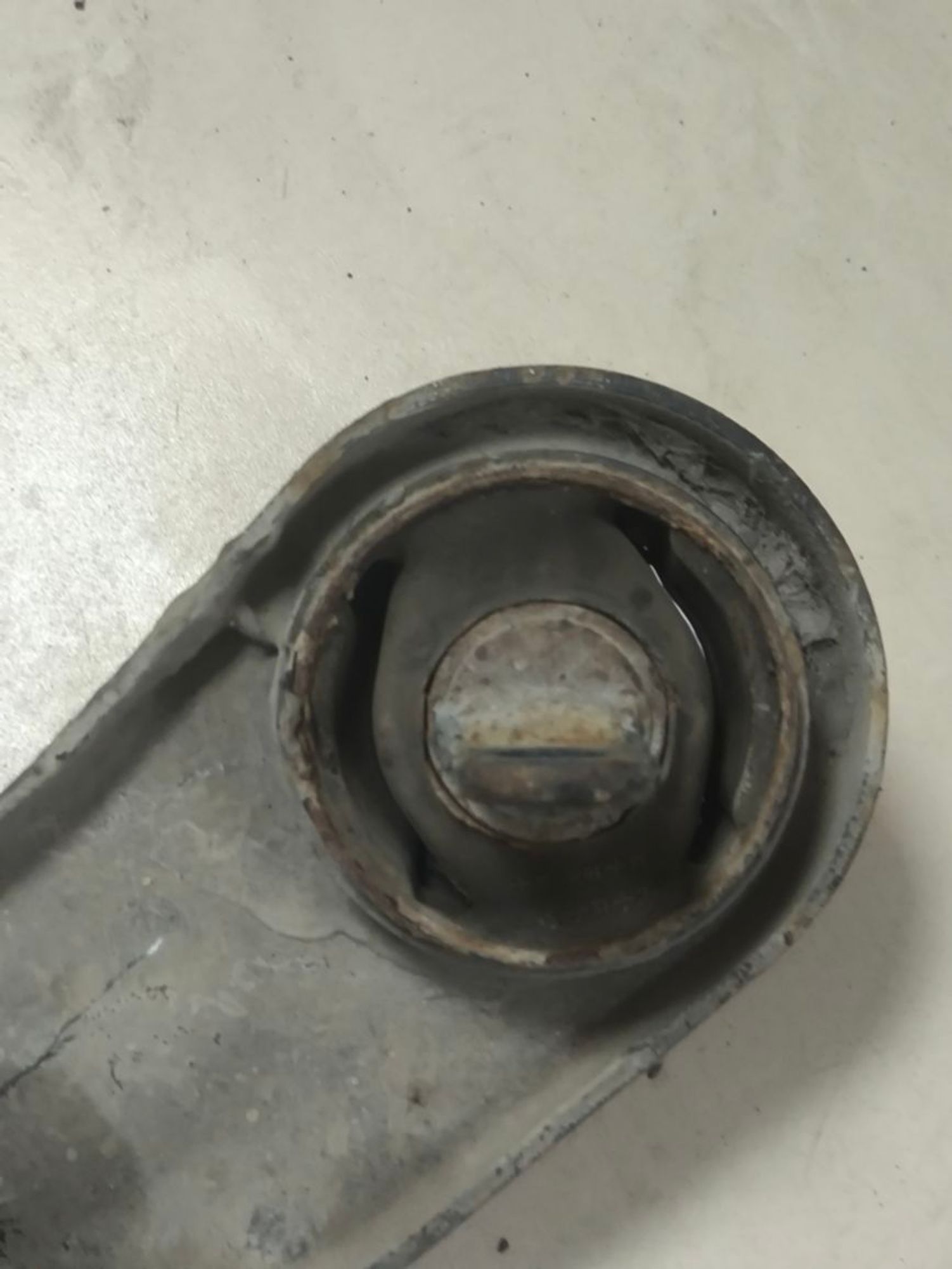 https://ycs.partsauto.market/partsauto-images/thmbs/userImages/a2d258a61cc08549ac0329b7373022c0/part/1498c6b3-2231-4aad-98a9-afc5af187210_1787209792184.jpg