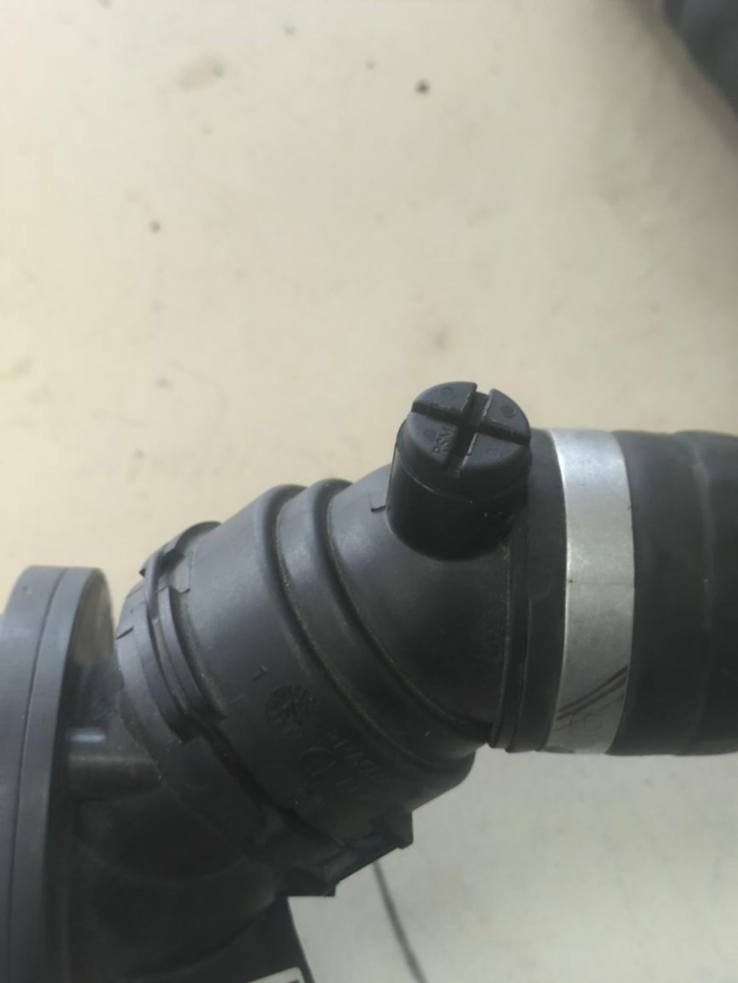 https://ycs.partsauto.market/partsauto-images/thmbs/userImages/a2d258a61cc08549ac0329b7373022c0/part/156152b7-8275-433e-a938-7f2f9065d1e2_1786013453942.jpg