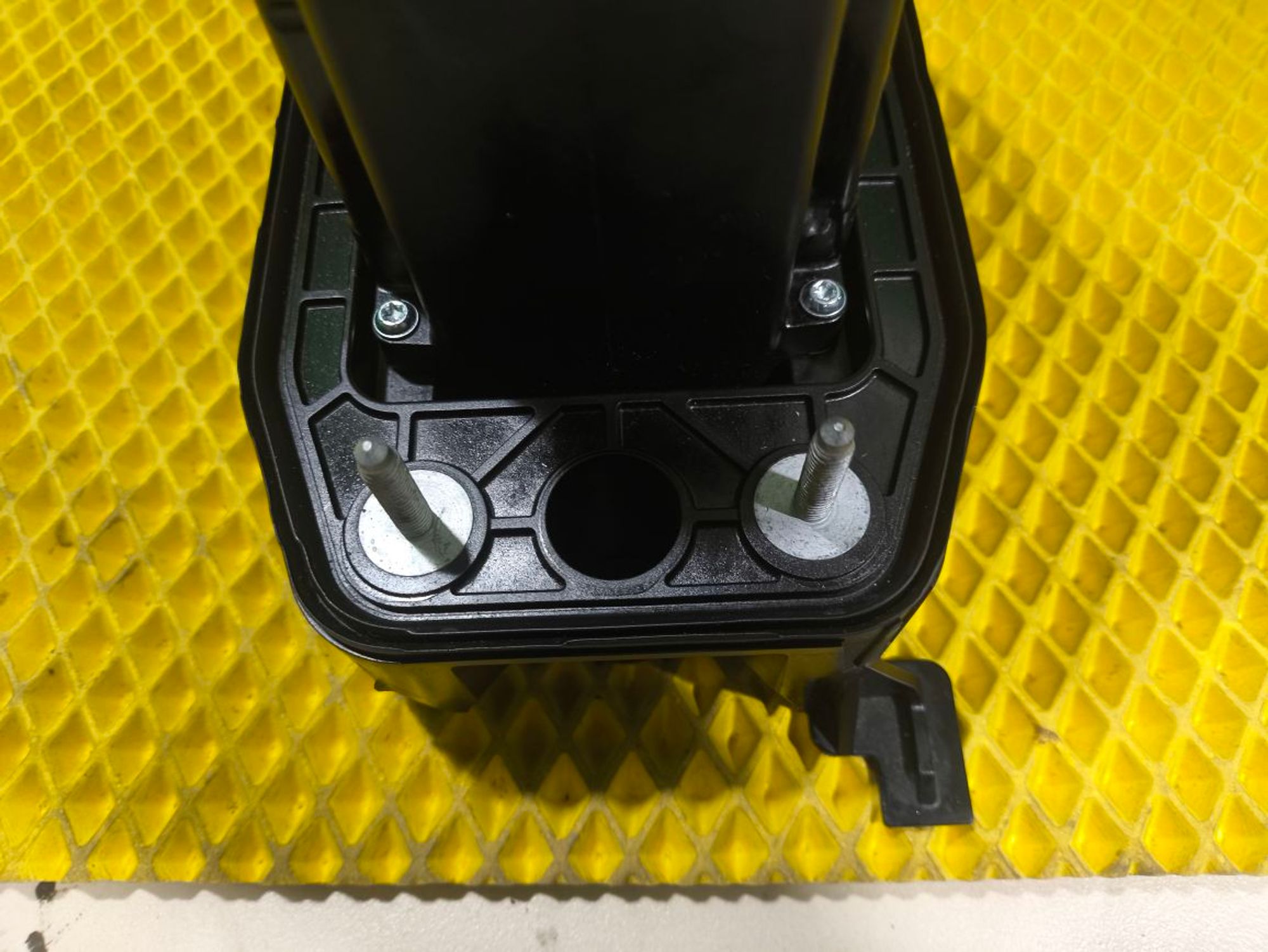 https://ycs.partsauto.market/partsauto-images/thmbs/userImages/a2d258a61cc08549ac0329b7373022c0/part/1f78c281-bdbe-4cd0-ab0e-d32ee513f5f5_1779784162551.jpg