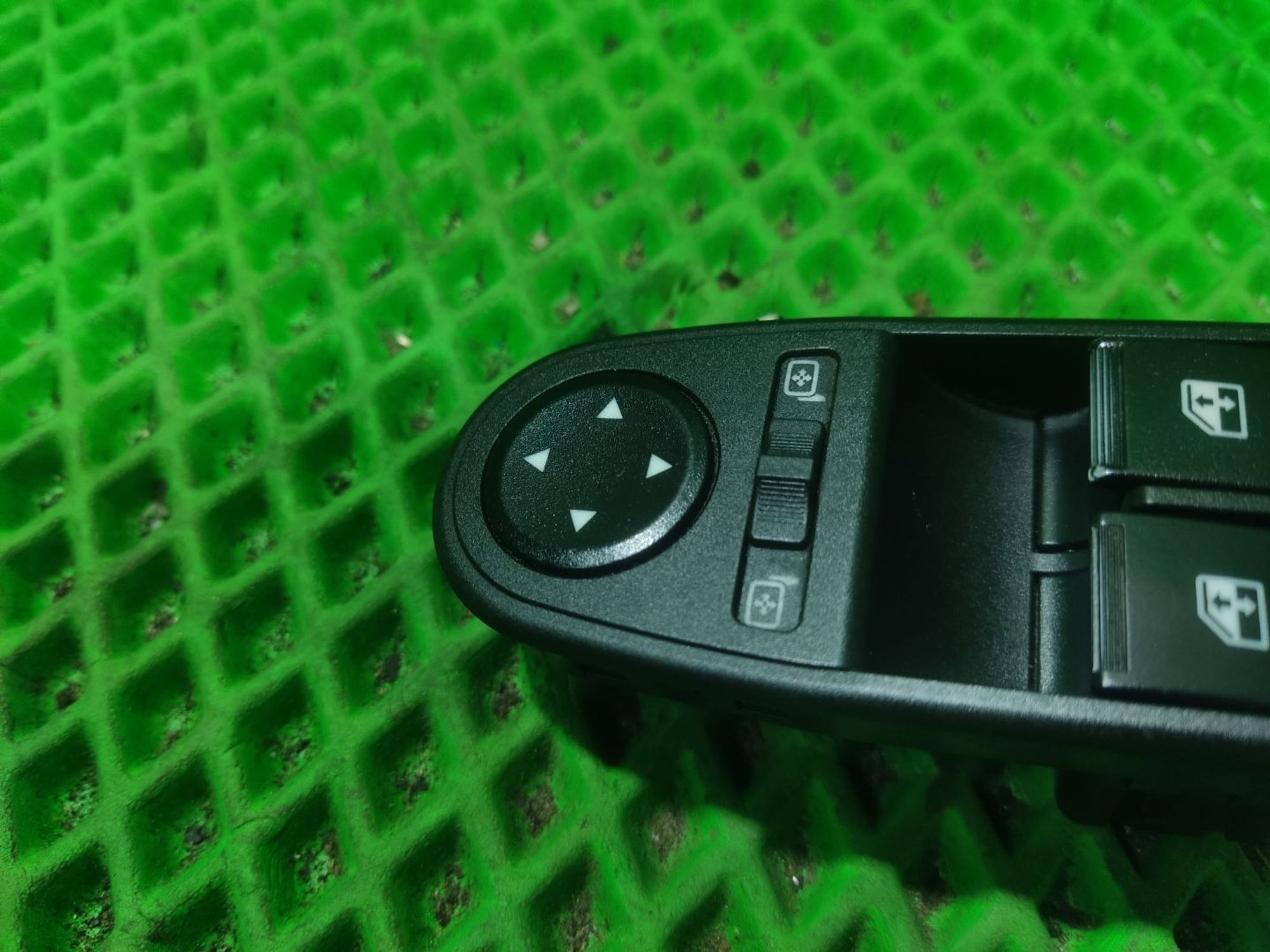 https://ycs.partsauto.market/partsauto-images/thmbs/userImages/a2d258a61cc08549ac0329b7373022c0/part/1f9544f1-12ff-4d36-8660-90335d91b7e4_1771491152494.jpg