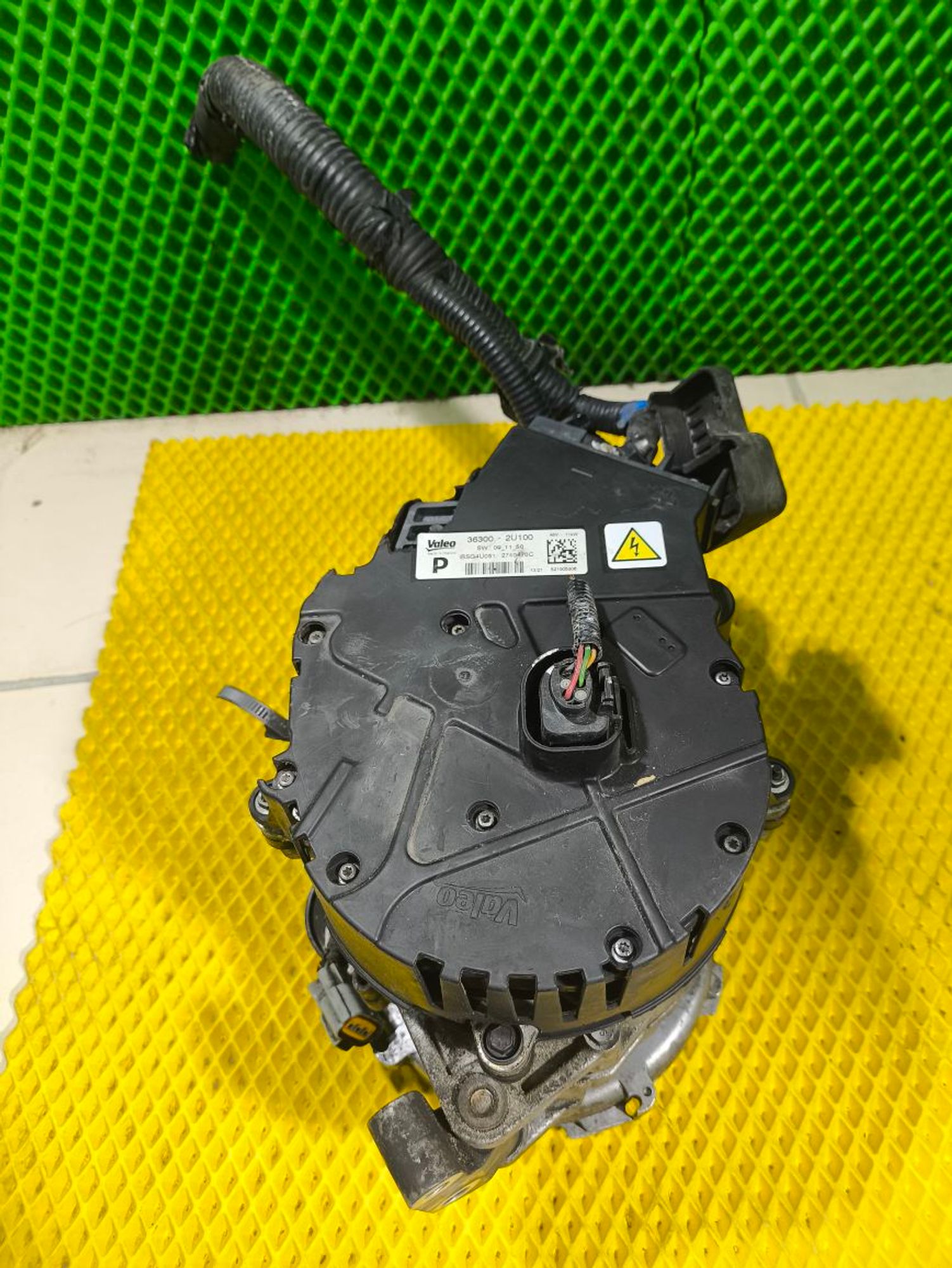 https://ycs.partsauto.market/partsauto-images/thmbs/userImages/a2d258a61cc08549ac0329b7373022c0/part/21036461-f732-4ba7-92bc-1c0d7b9db10a_1779798898602.jpg