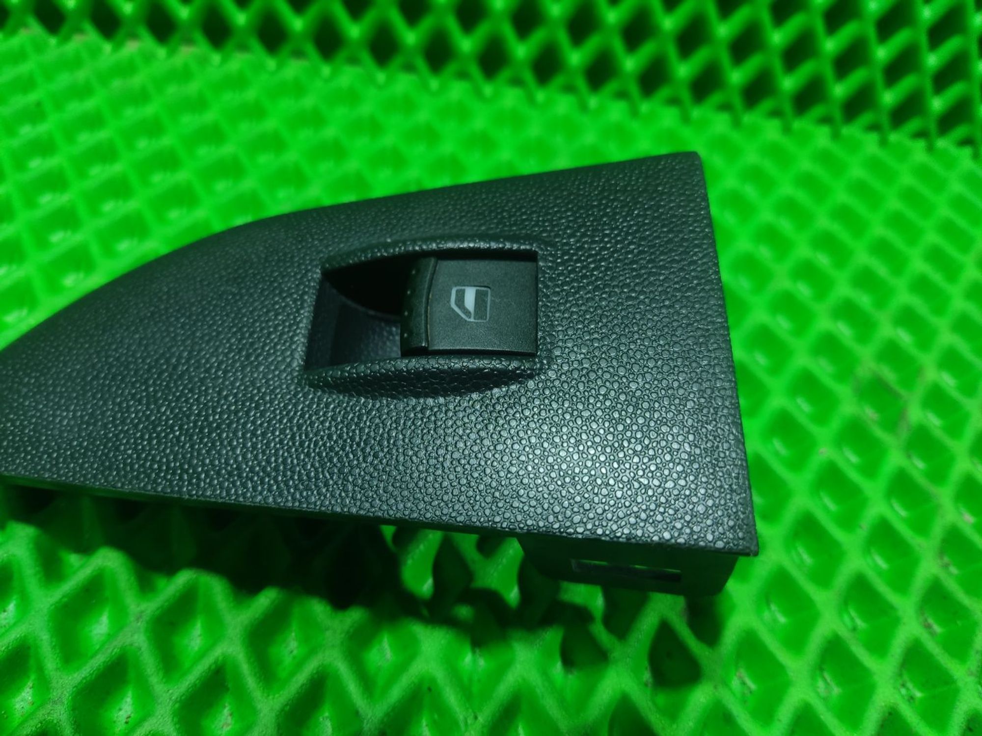 Кнопка стеклоподъемника задняя левая Skoda Fabia I, 1300 рублей, Тамбов