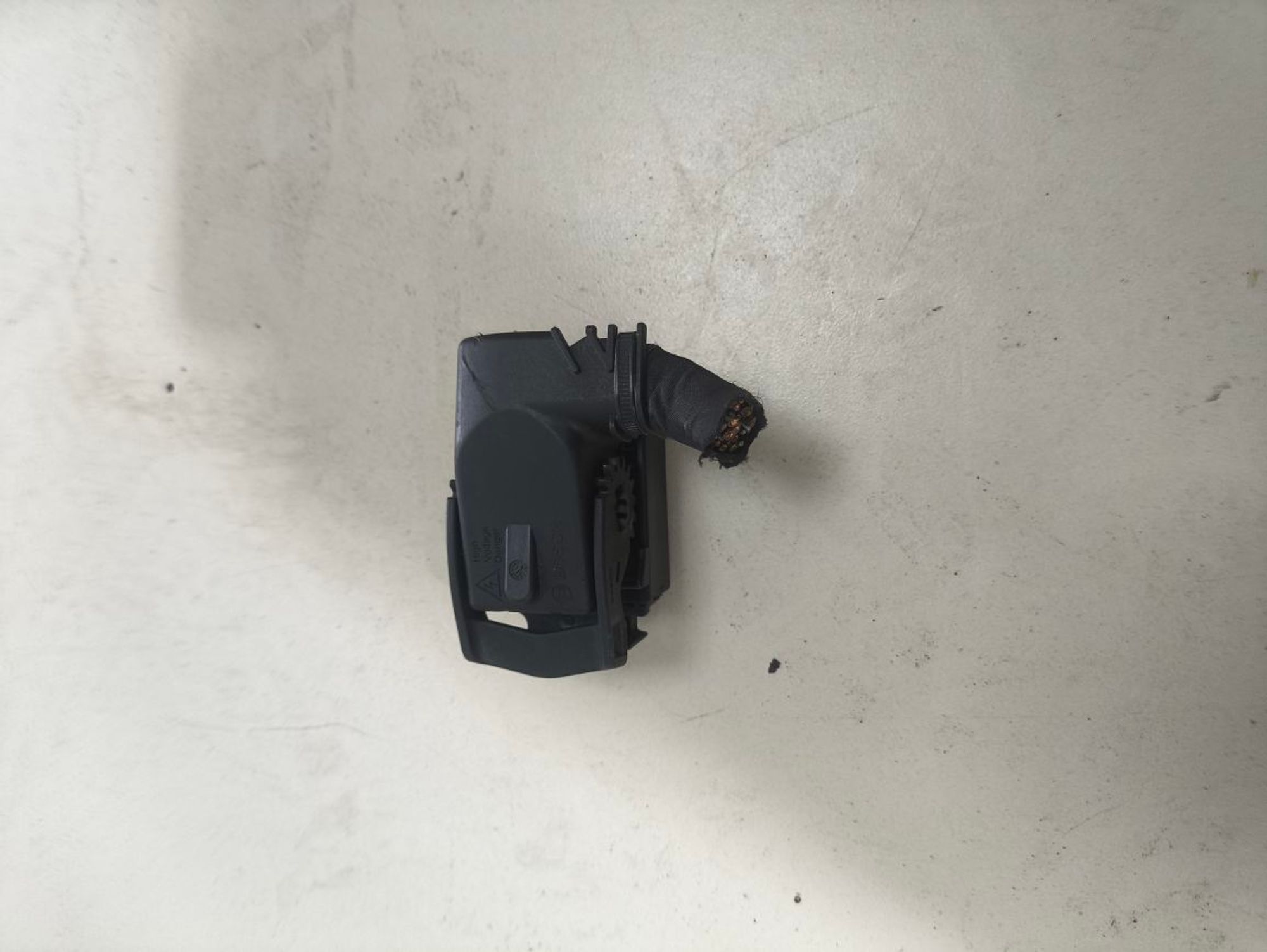 https://ycs.partsauto.market/partsauto-images/thmbs/userImages/a2d258a61cc08549ac0329b7373022c0/part/27ed0528-4f73-432f-953a-5bfce3e749c9_1780410527060.jpg