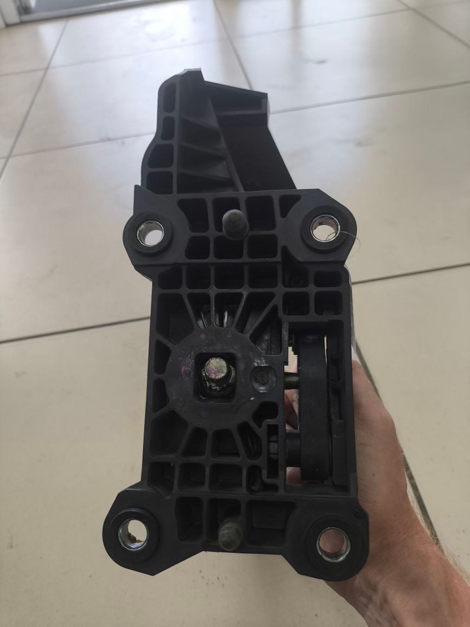 https://ycs.partsauto.market/partsauto-images/thmbs/userImages/a2d258a61cc08549ac0329b7373022c0/part/31310e5b-c600-407c-bbd2-d721b3f64411_1784793686770.jpg